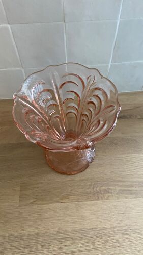 Vase vintage en verre rose moulé 1960