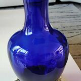 Corolle shaped vase in blown Art glass/Arte Murano Kristall Mery. Cobalt blue on a silver metal-look floral base. Dim 26 x 14 cm