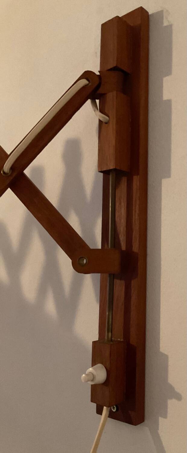 Scandinavian “scissors” wall lamp in teak from the 50s and 60s