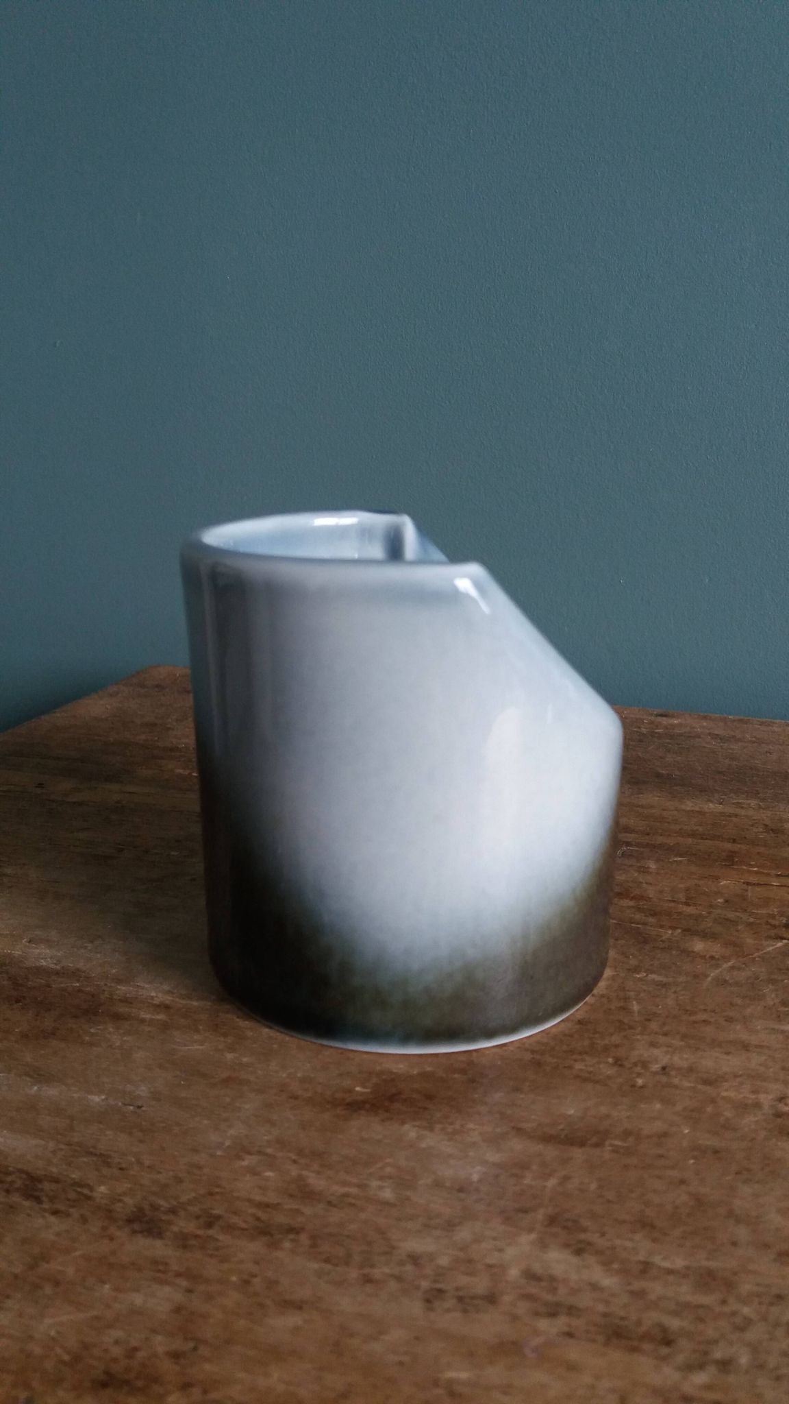 Vase Virebent porcelaine forme rouleau cylindre à col plongeant