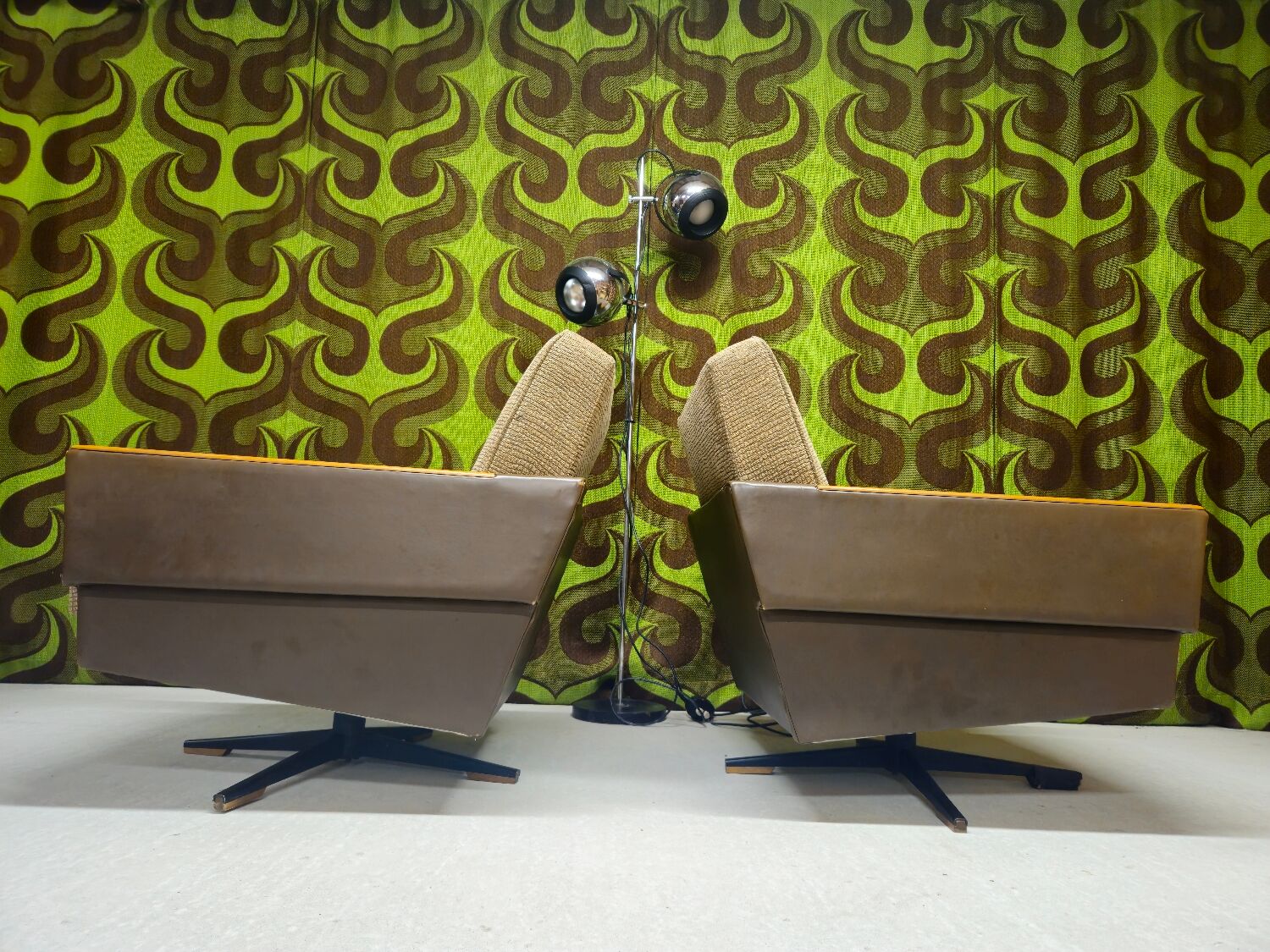 "1970 swivel armchair pair"