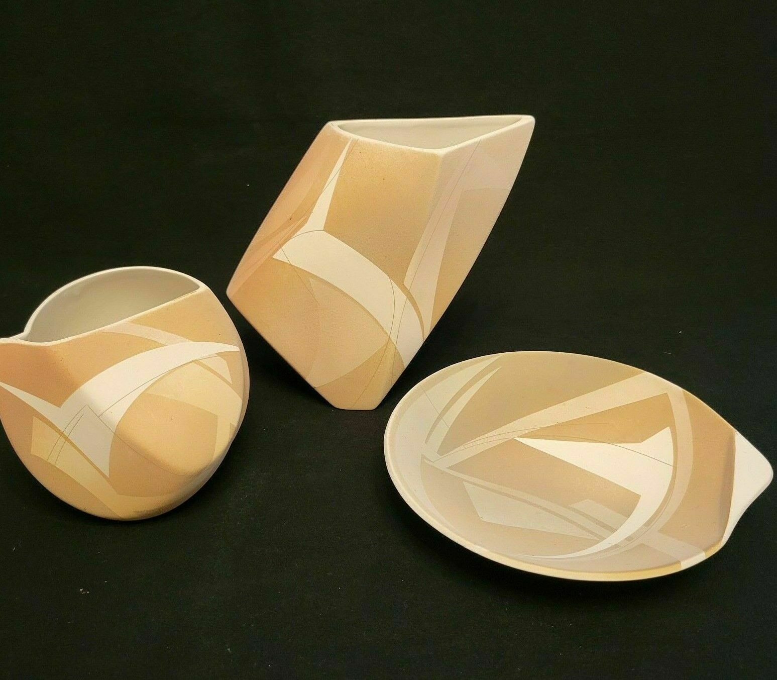3 pieces in contemporary modernist ceramic Elaine Dick