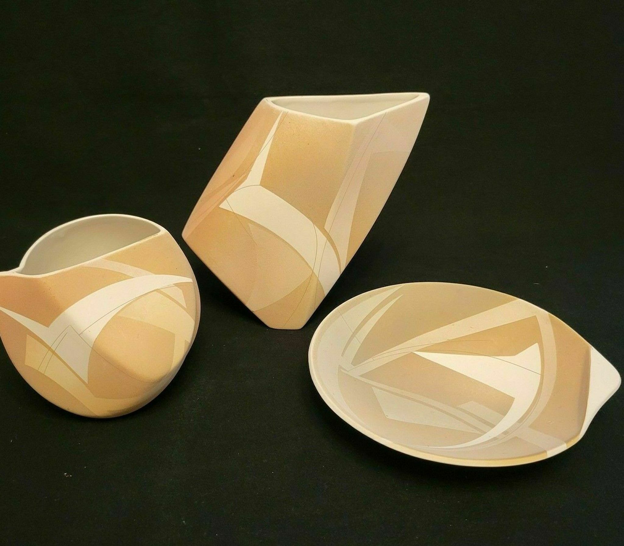 3 pieces in contemporary modernist ceramic Elaine Dick