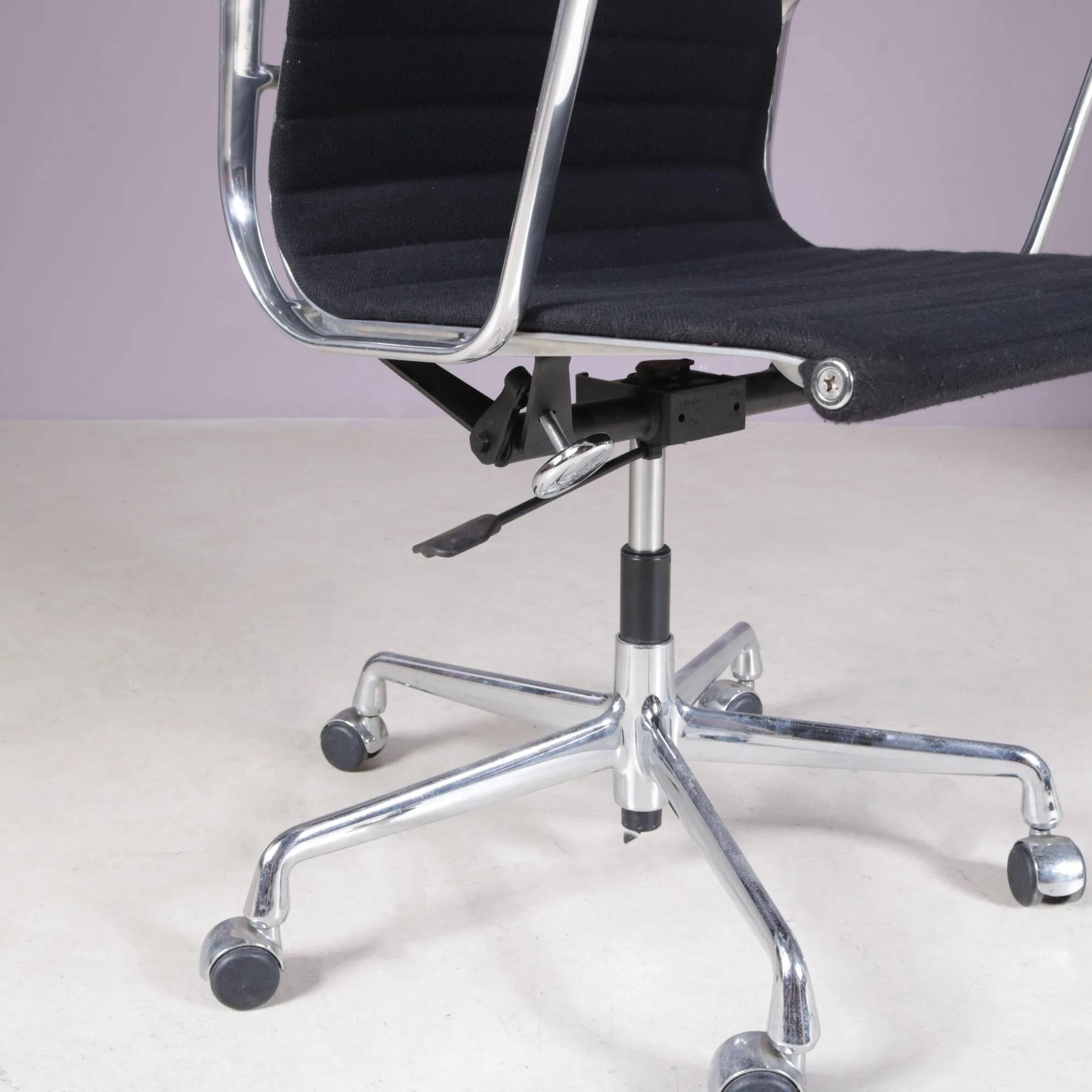 2000s desk chair model EA118, chrome base with black hopsack upholstery and aluminium armrests / Charles & Ray Eames / Vitra, Germany