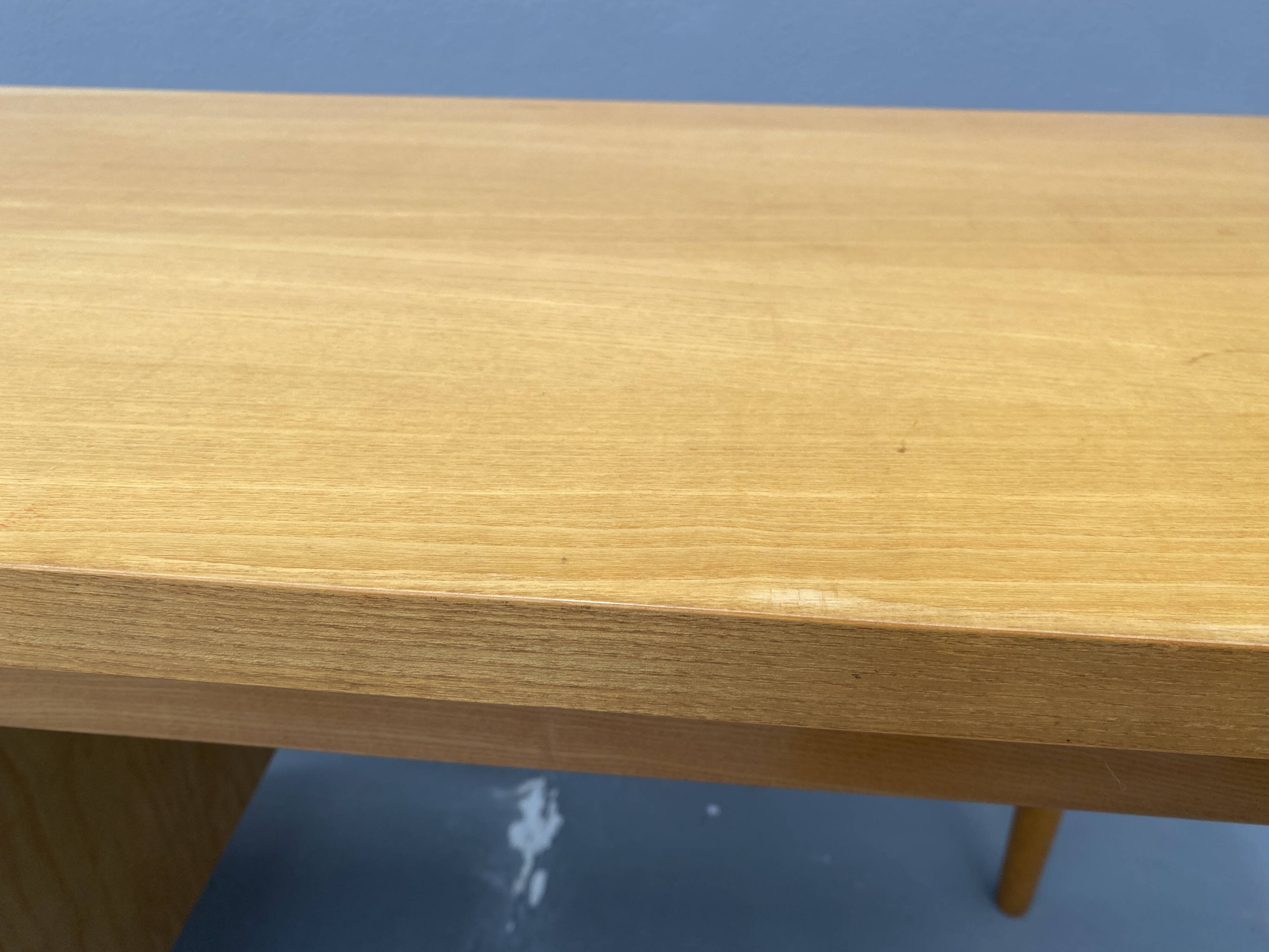 Bureau en hêtre, Tchécoslovaquie 1970