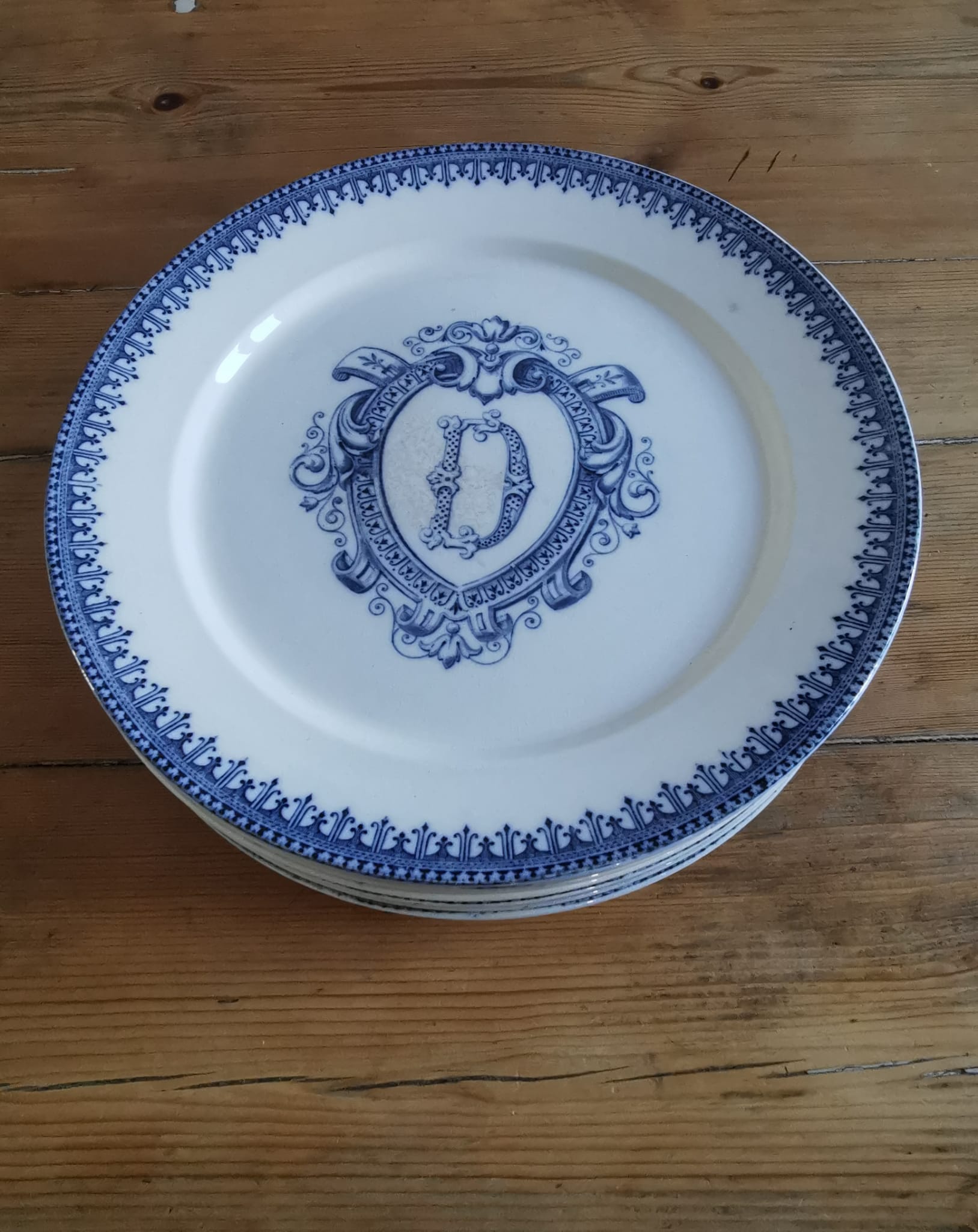 Serving 10 plates in iron earth