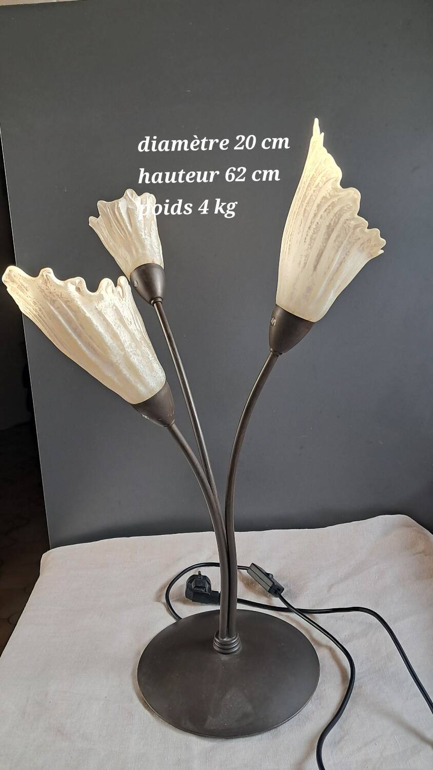 Triple flower lamp in metal and glass