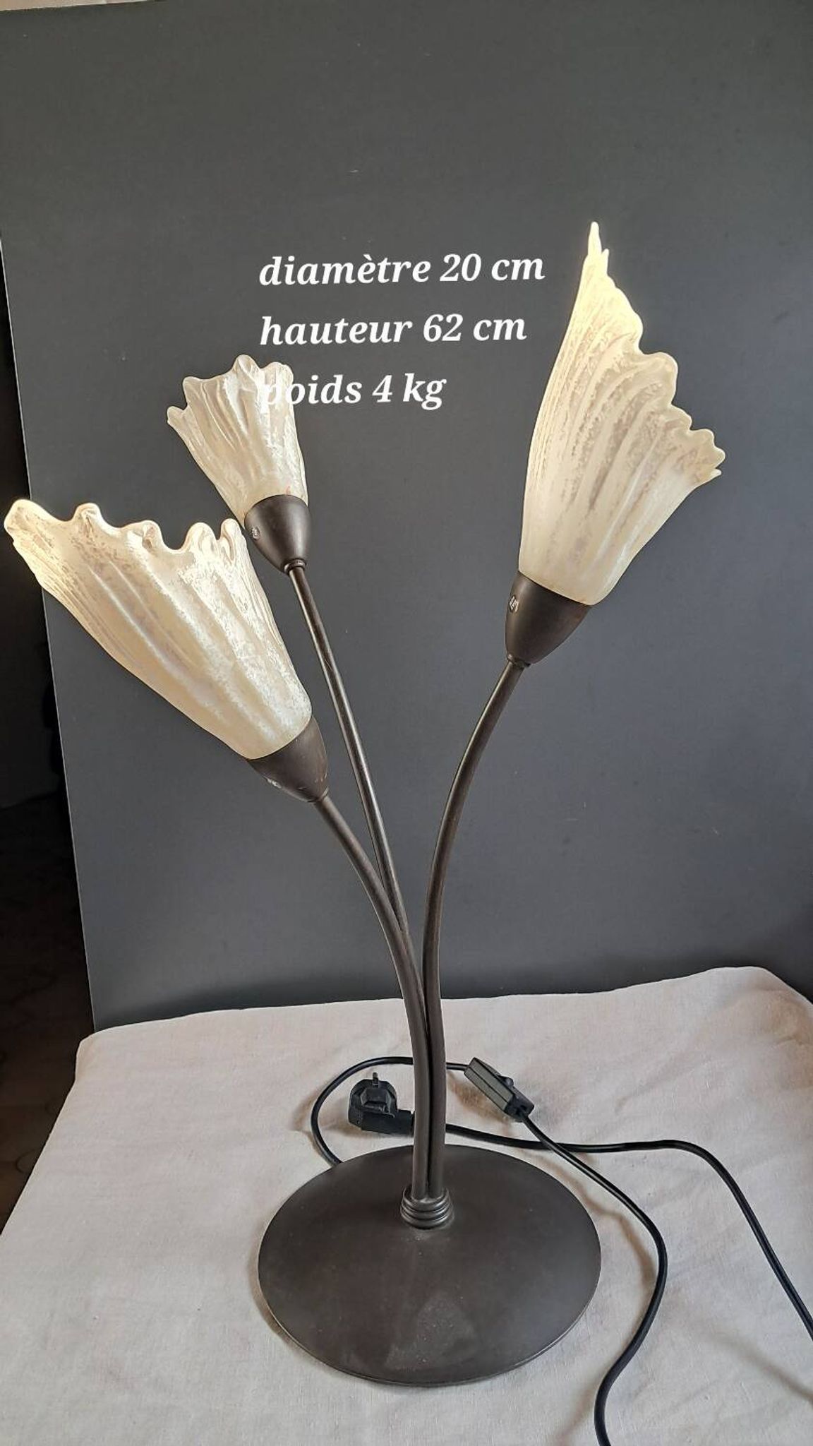 Lampe fleur triple en métal et verre