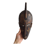 Masque africain sculté