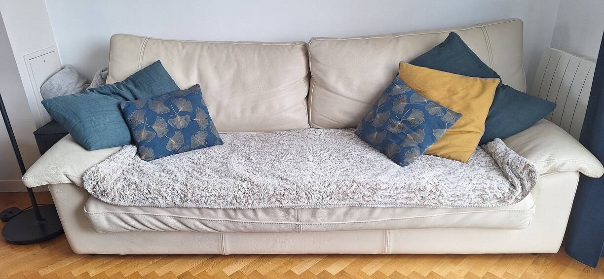 Very beautiful ikeda leather sofa by steiner, 3-seater.