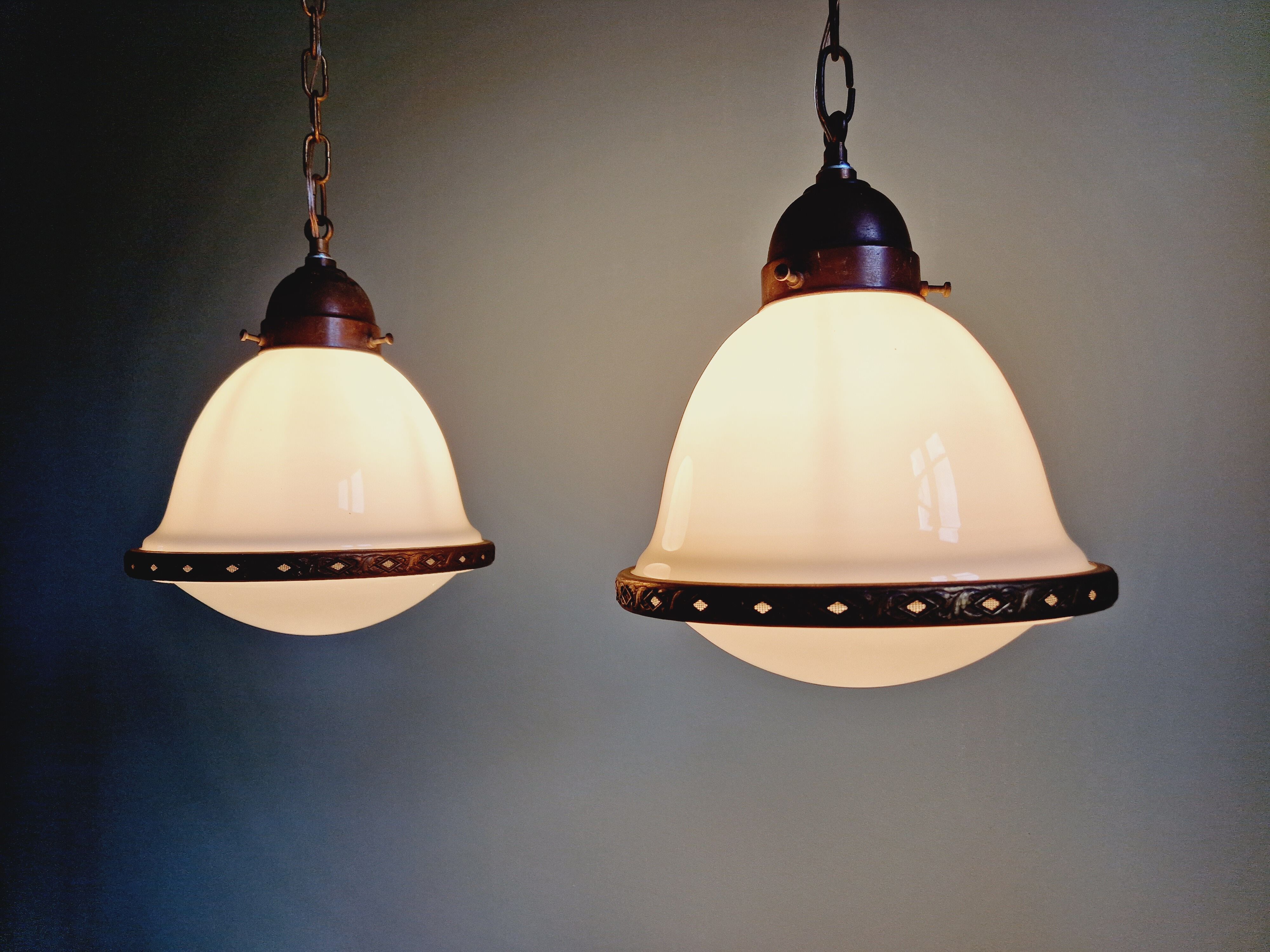 Paire de suspensions Art Déco, B.A.G, années 1920-30