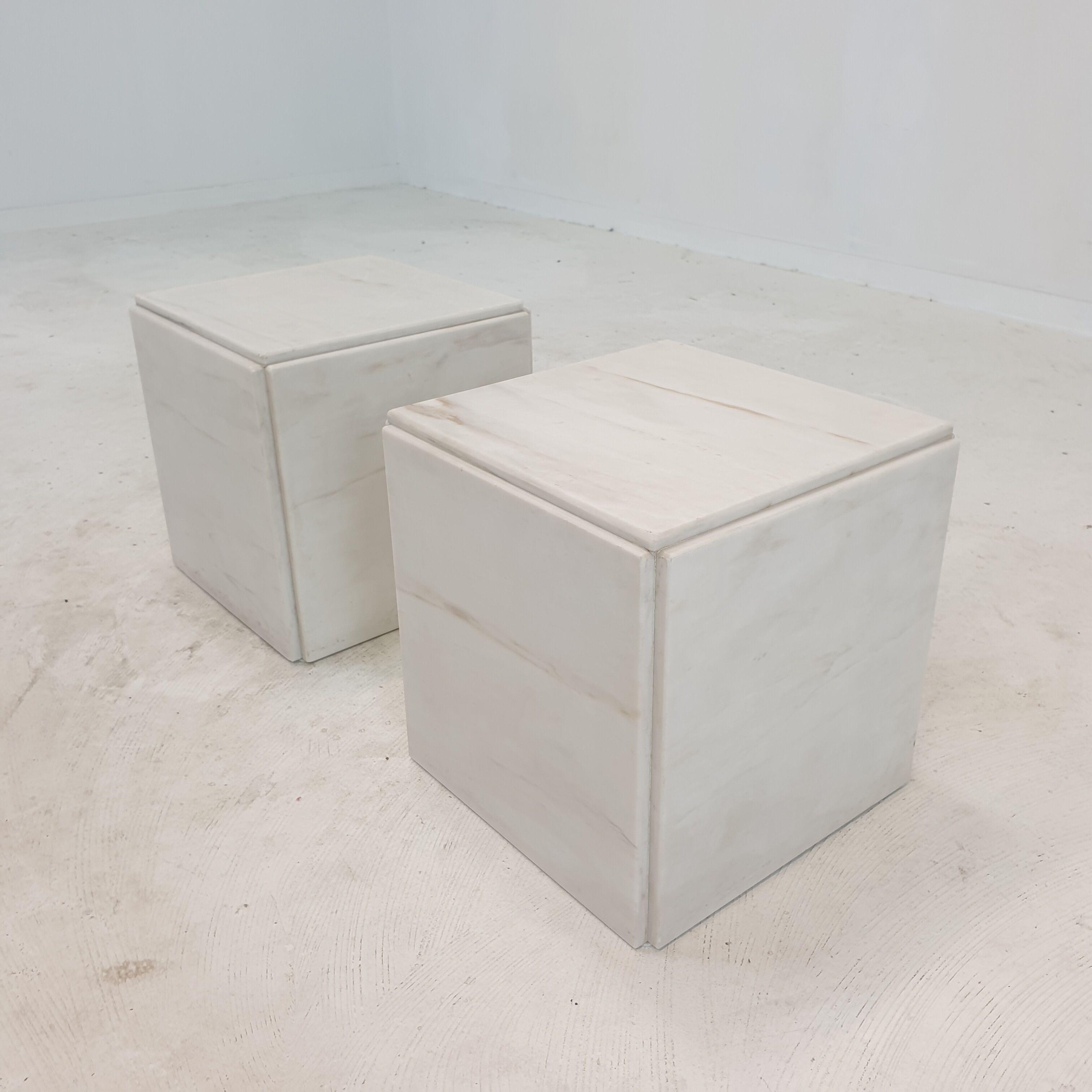 Set of 2 italian marble pedestals or side tables, 1980's