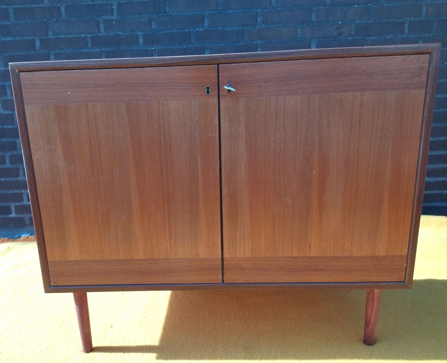 Vintage chest of drawers swing doors
