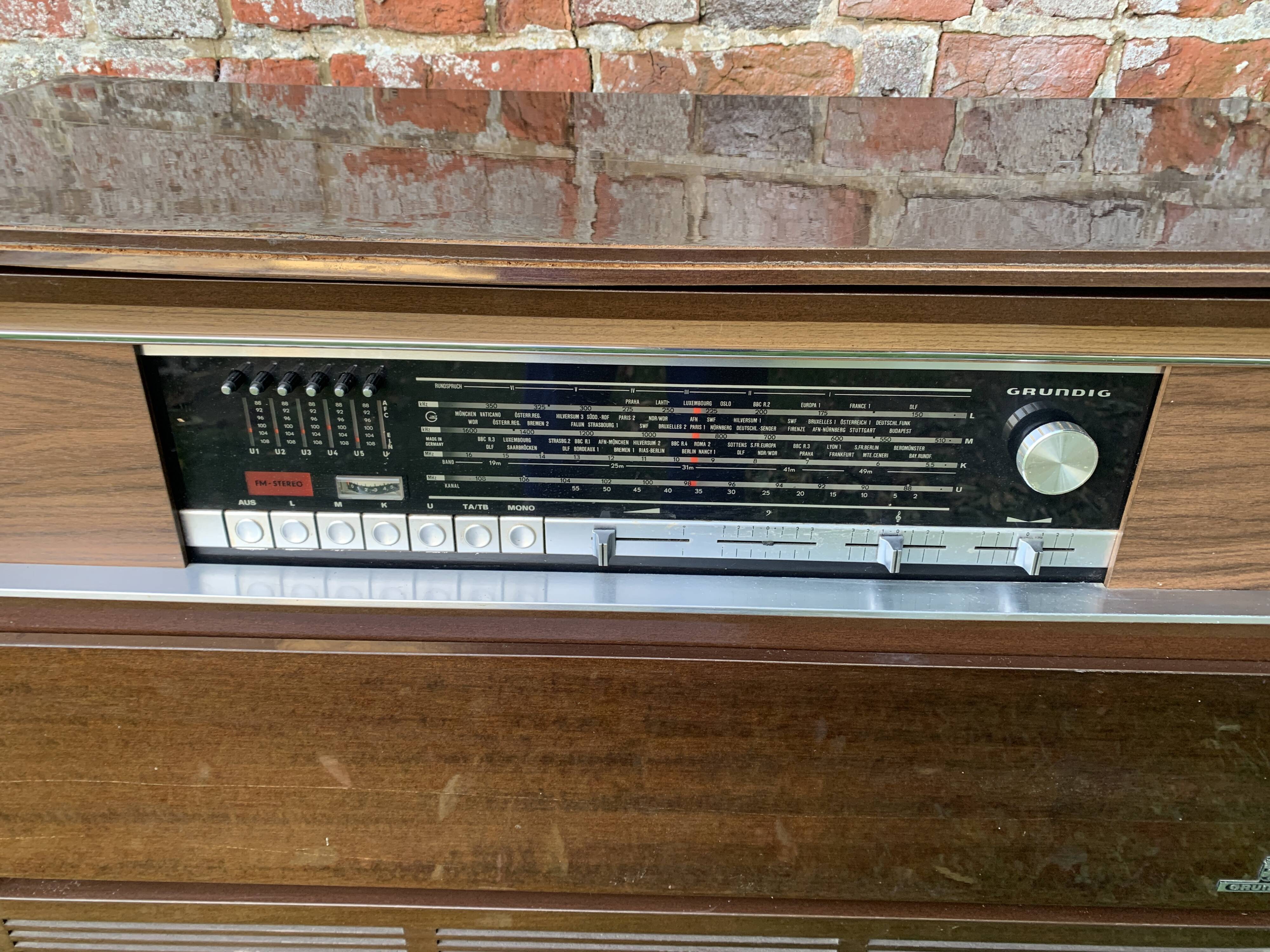 Meuble radio vinyle hi-fi Grundig
