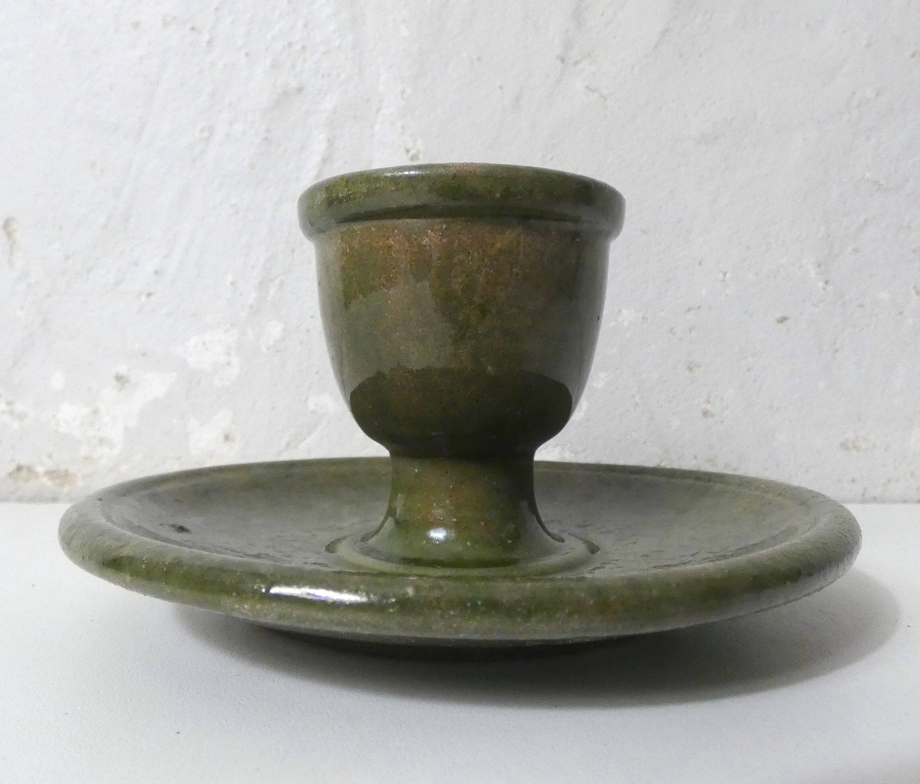ancien coquetier en terre cuite vernissée