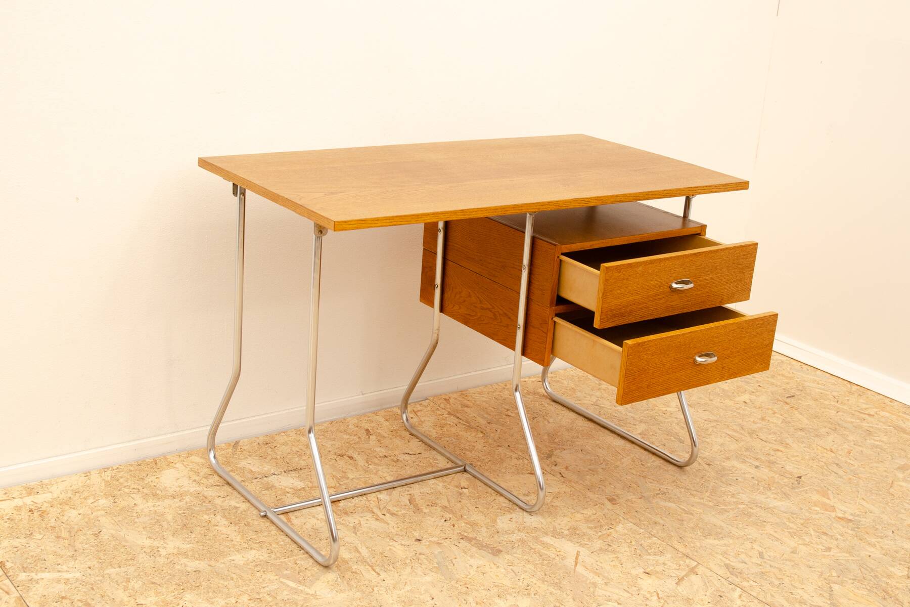 Bureau moderniste tchécoslovaque en chrome et bois, années 1950, Europe