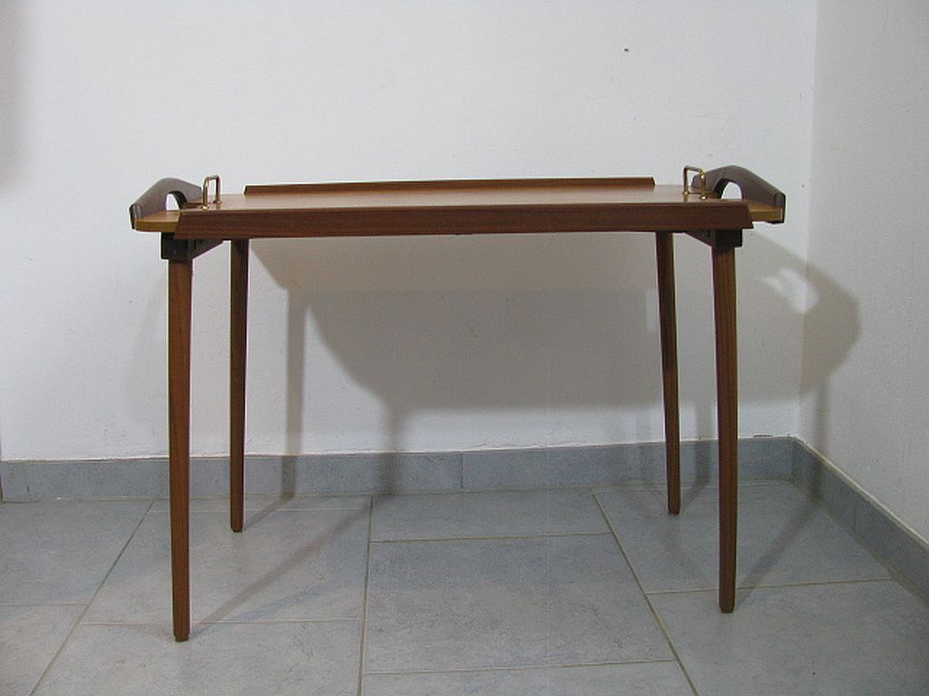 Table d'appoint plateau de service Aase Dreieri Ganddal Norvège  en teck et chêne années 1960