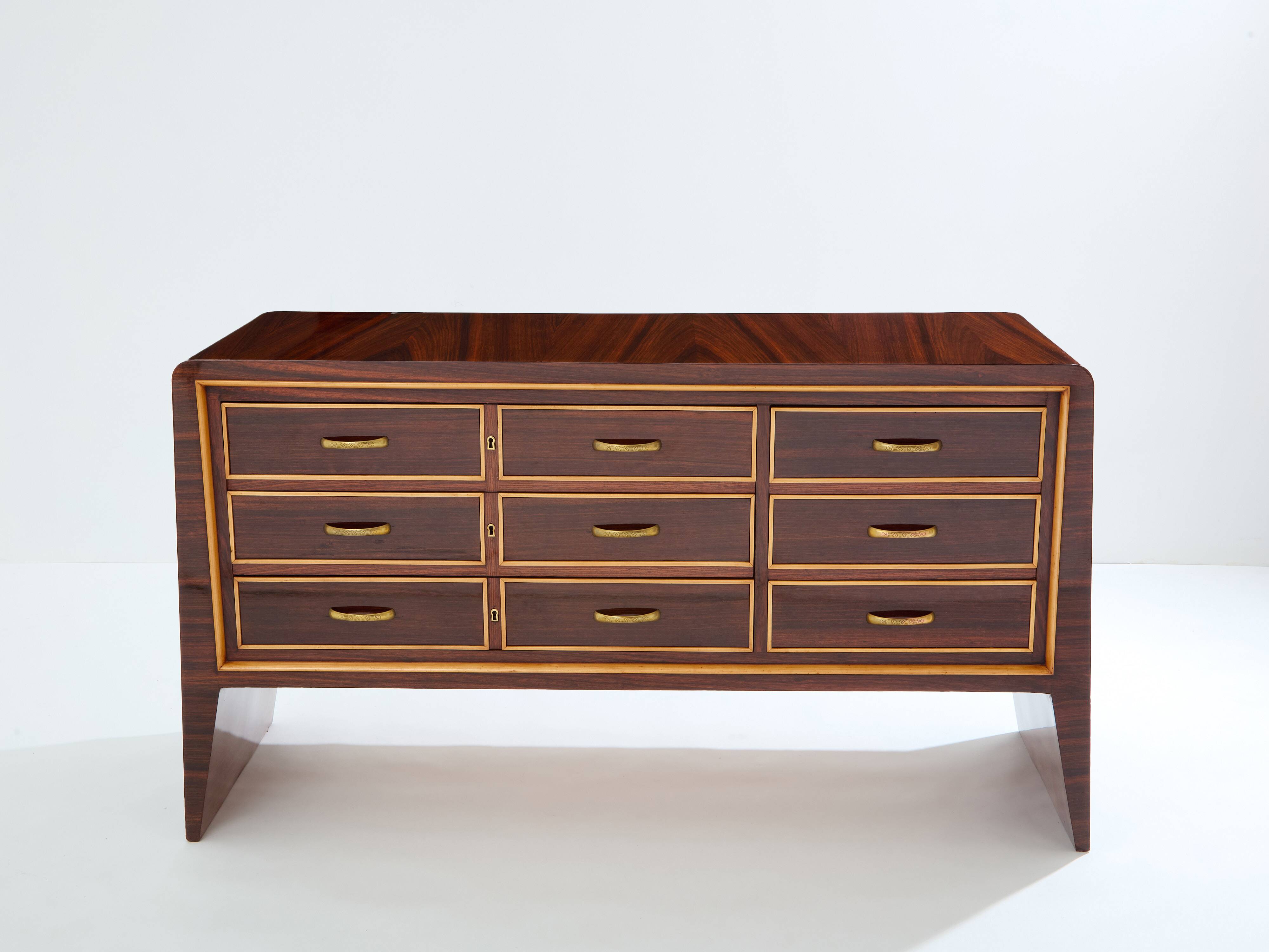 Commode de Paolo Buffa en palissandre sycomore et laiton vers 1940