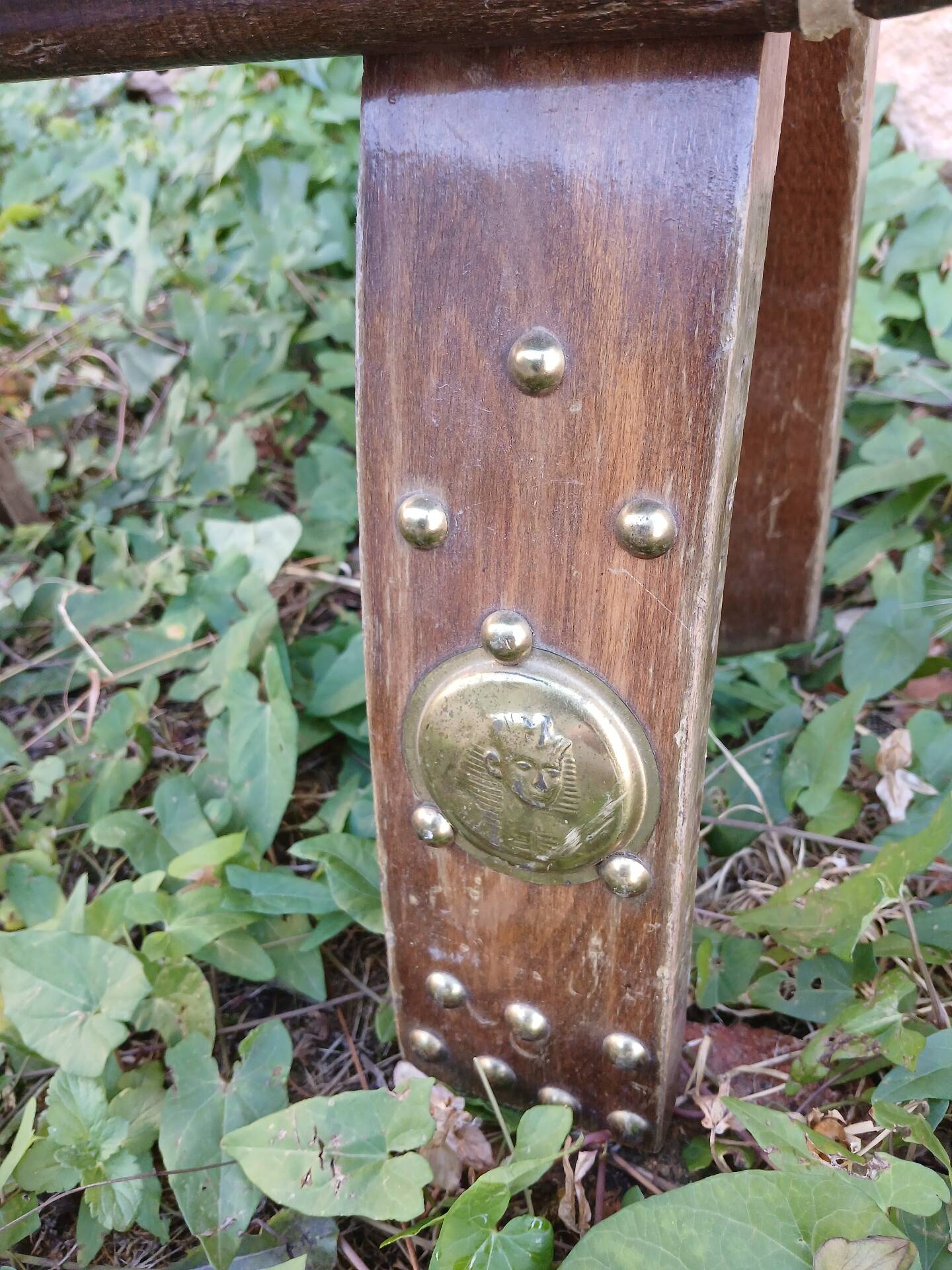 Tabouret égyptien forme selle de chameau
