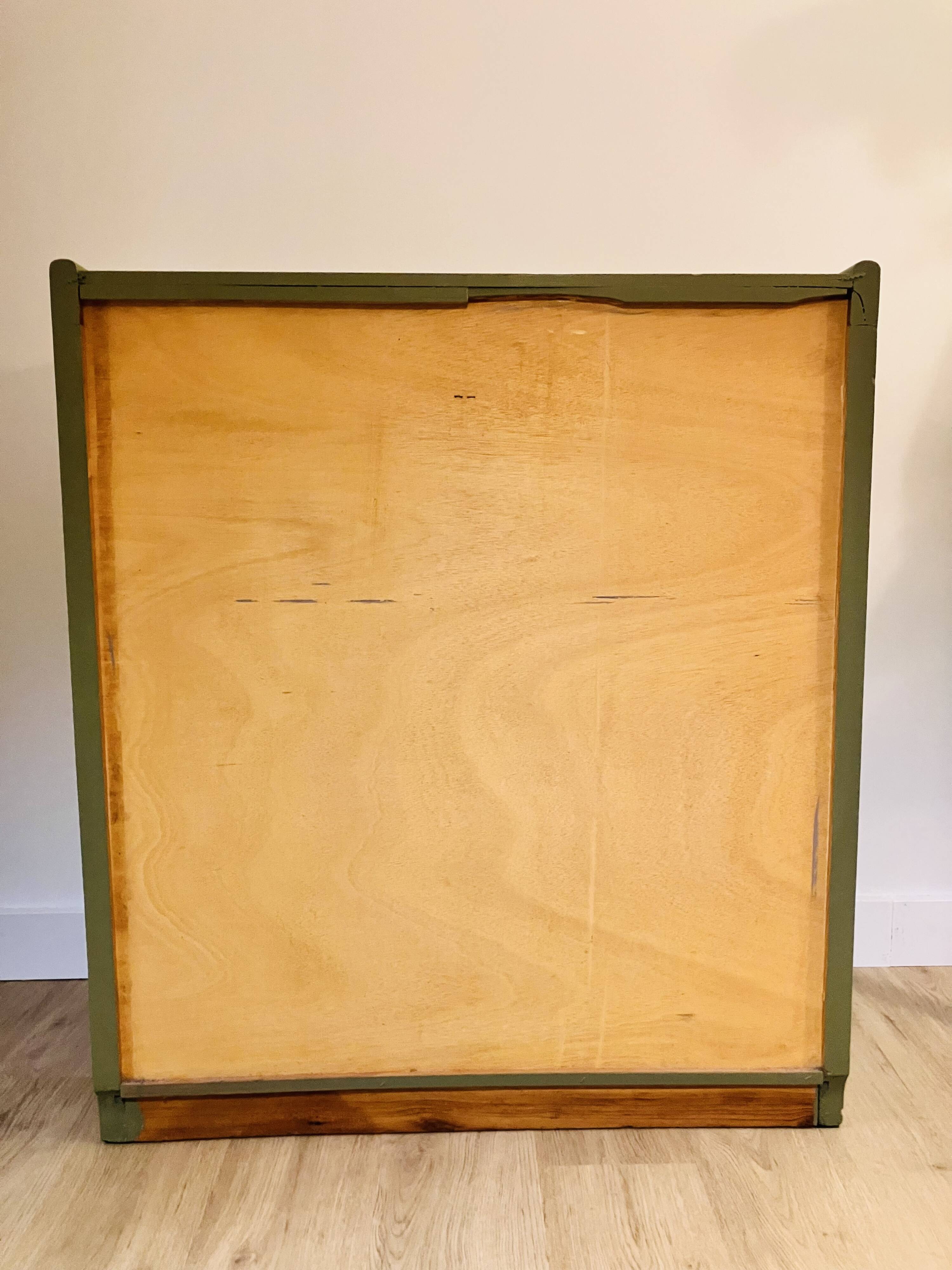 Wooden chest of drawers