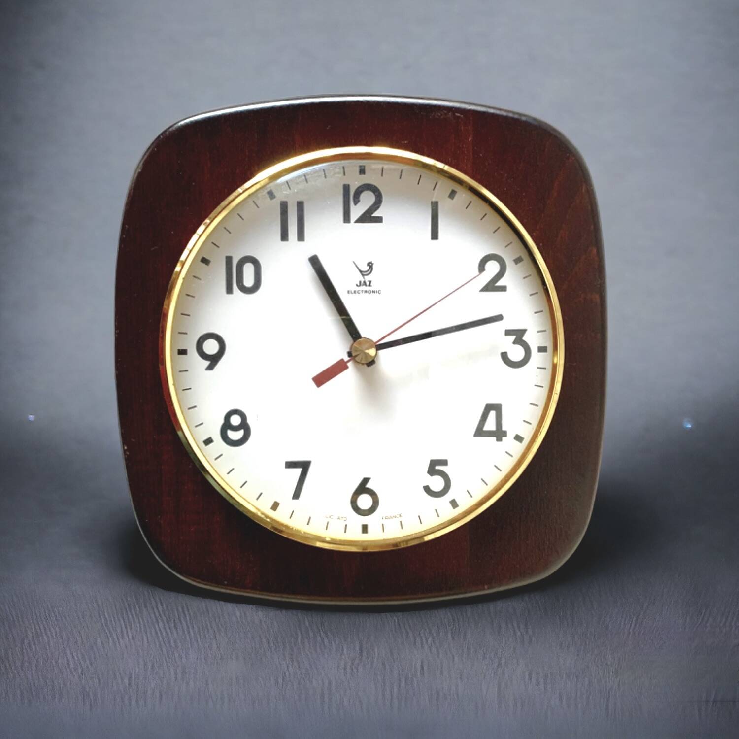 Jaz Electronic vintage wooden wall clock