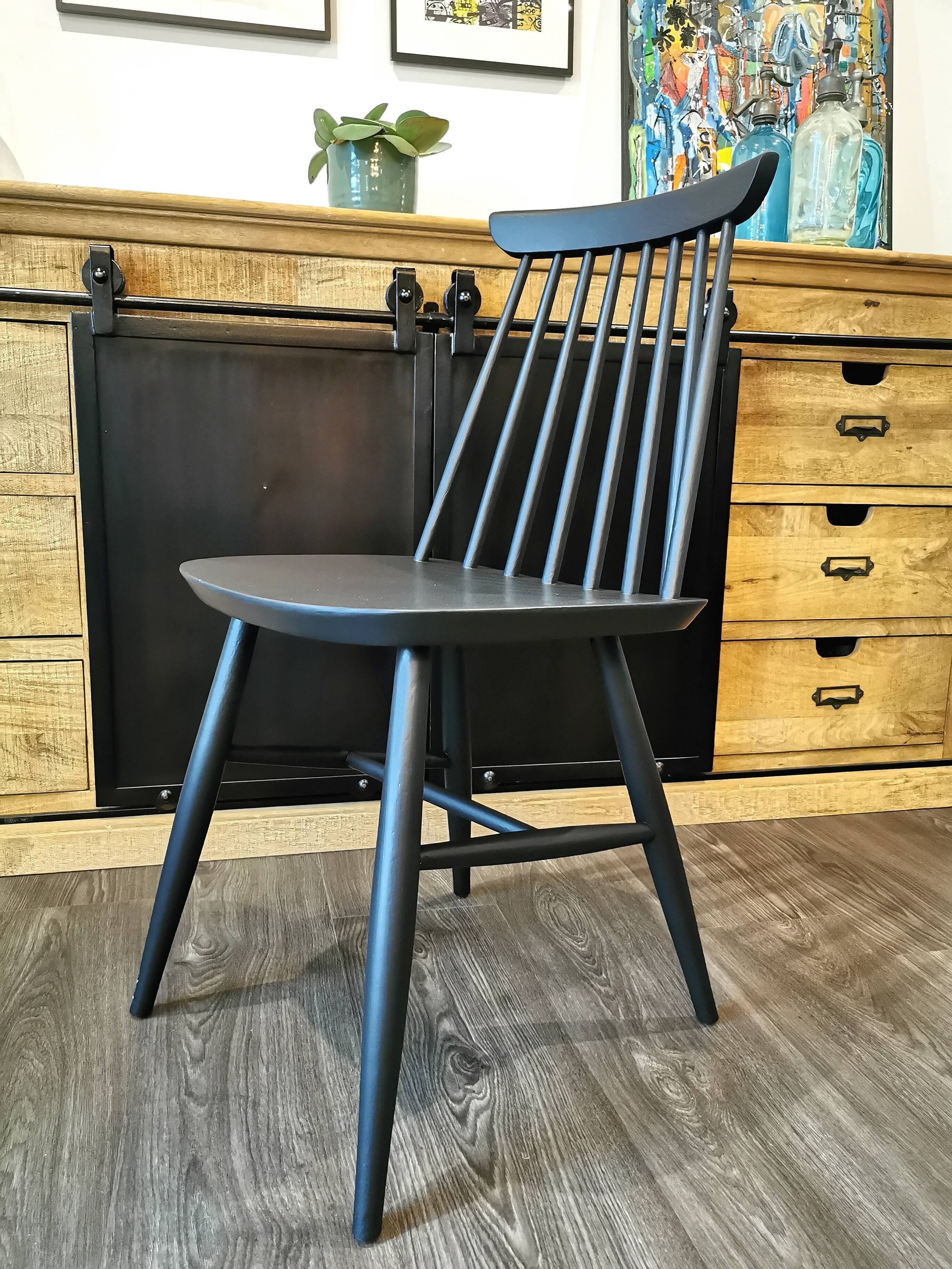 Series of 6 mismatched bistro chairs Baumann and Gizycko