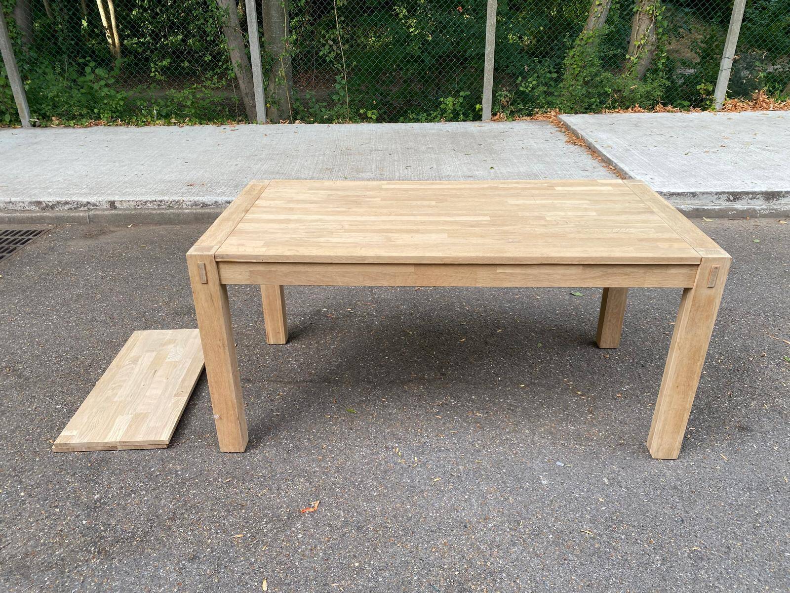 Grande table à manger scandinave extensible en chêne massif décapée 160-240