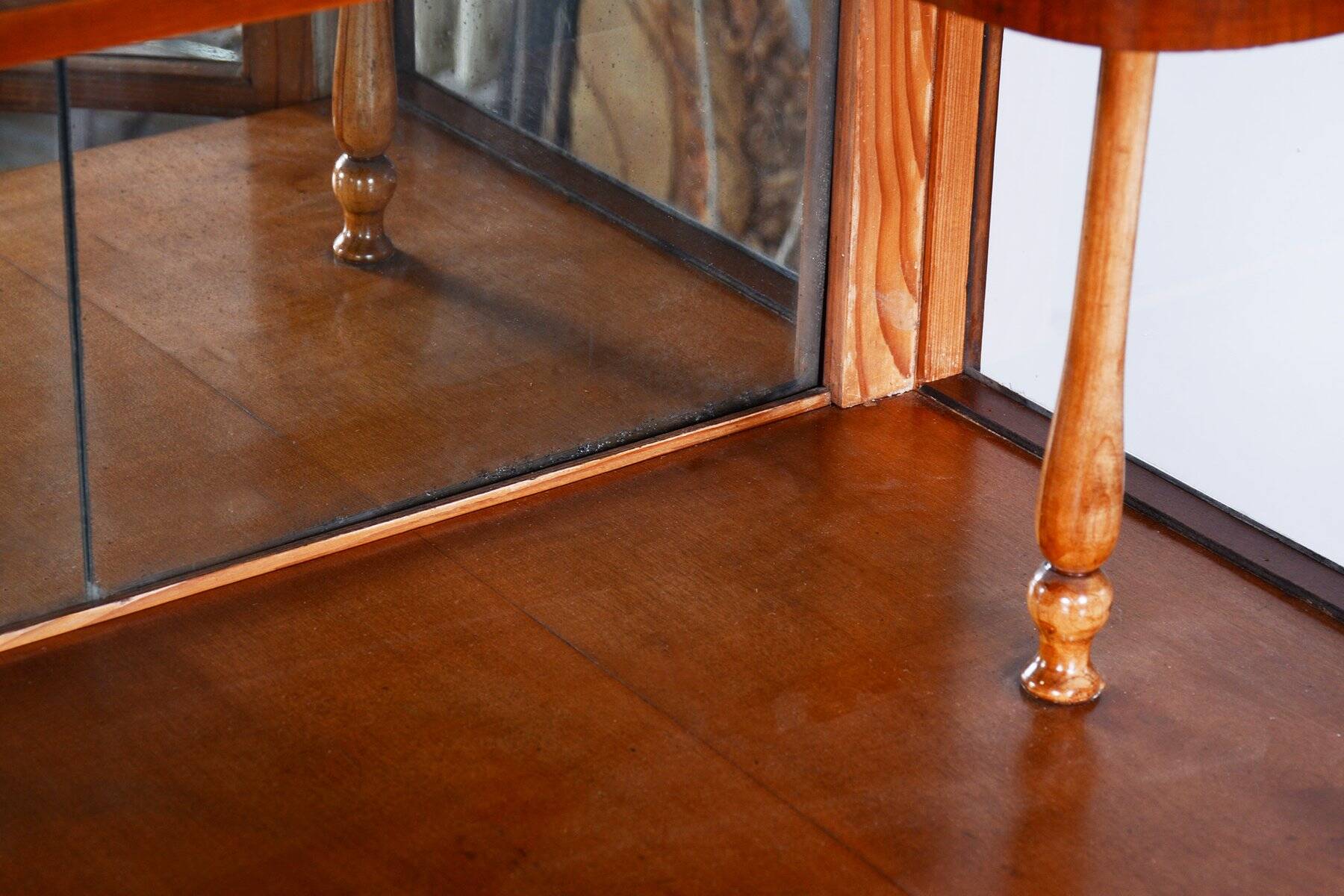 Biedermeier Display Cabinet in Walnut, 1830s