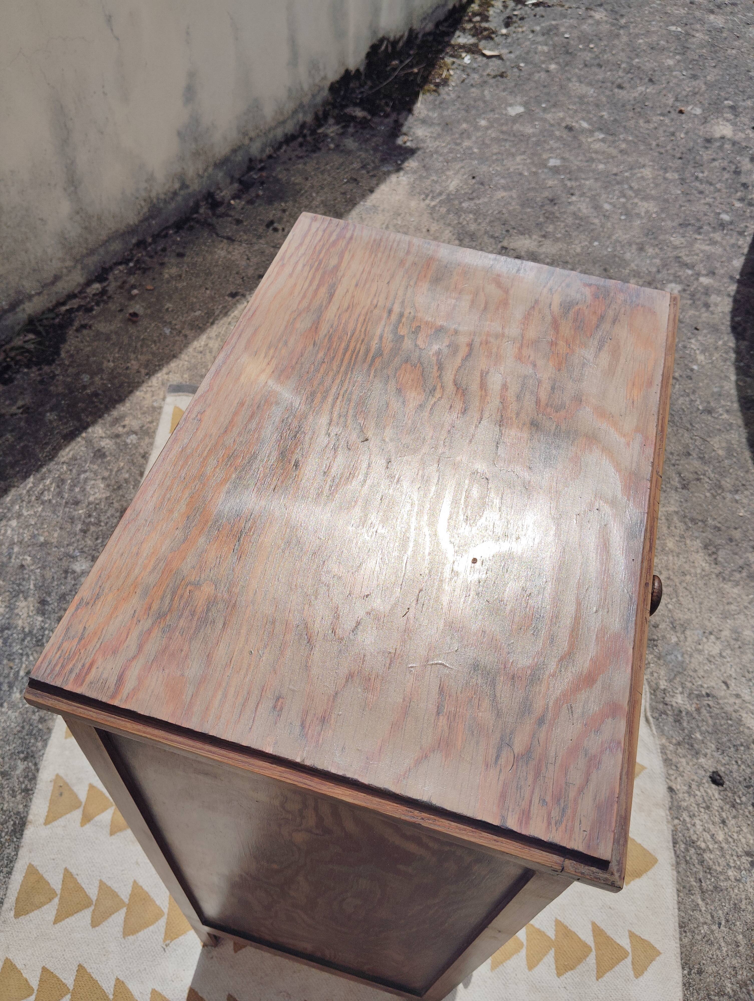 Commode/chest of drawers with tapered legs