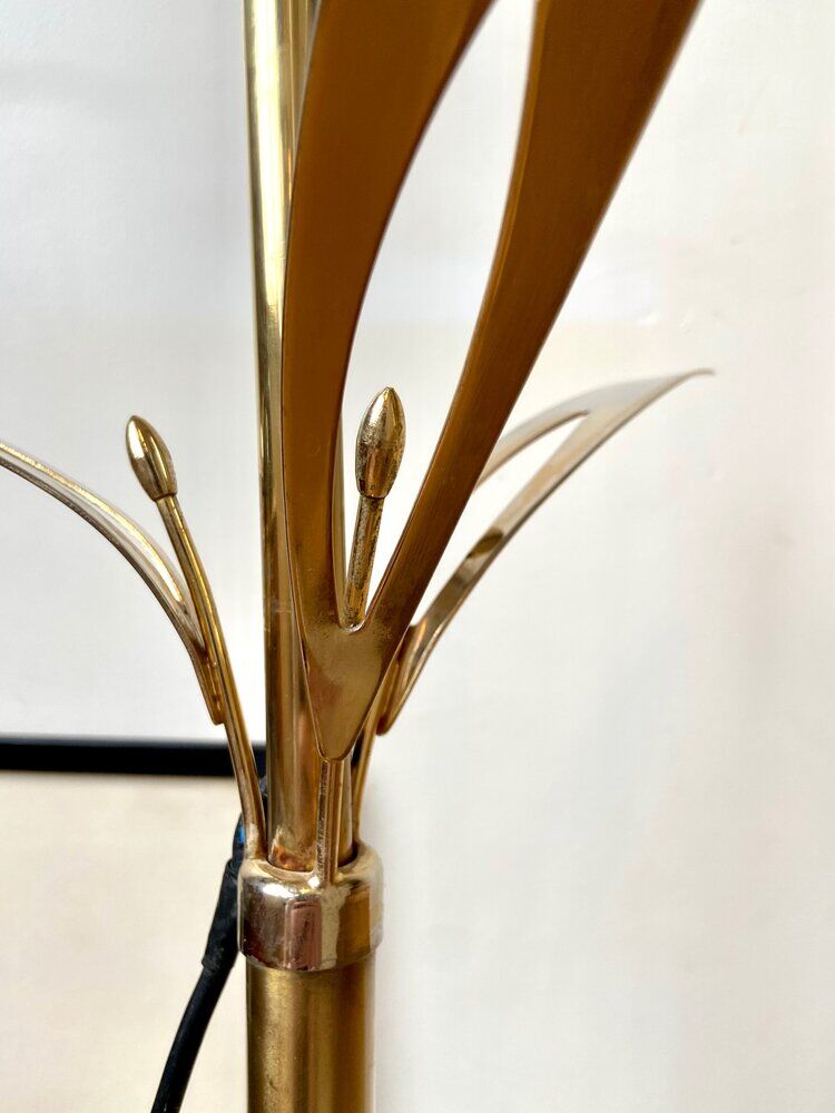 Gold metal flower lamppost