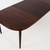 Table ovale, recouverte de placage de palissandre, années 70