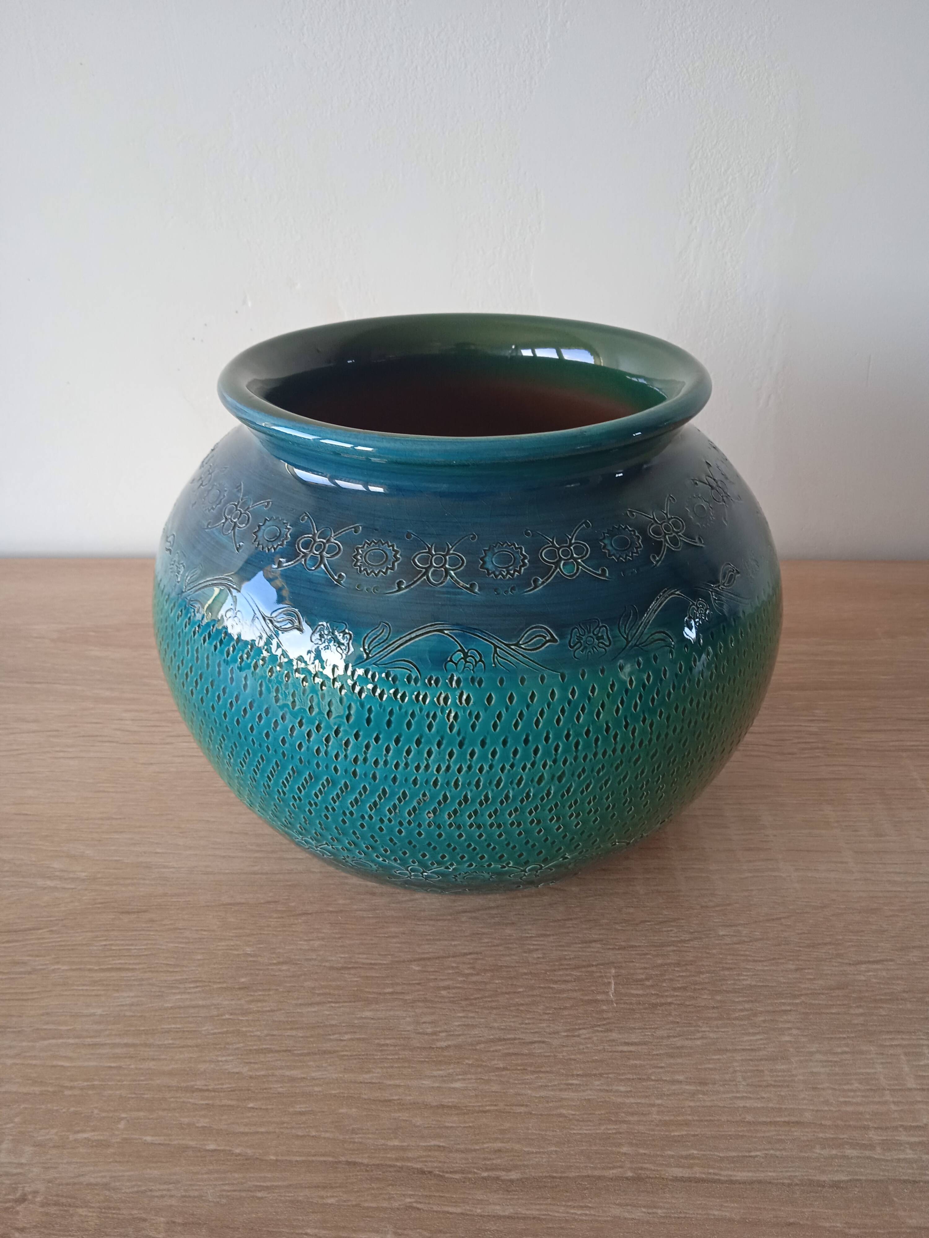 Round vase