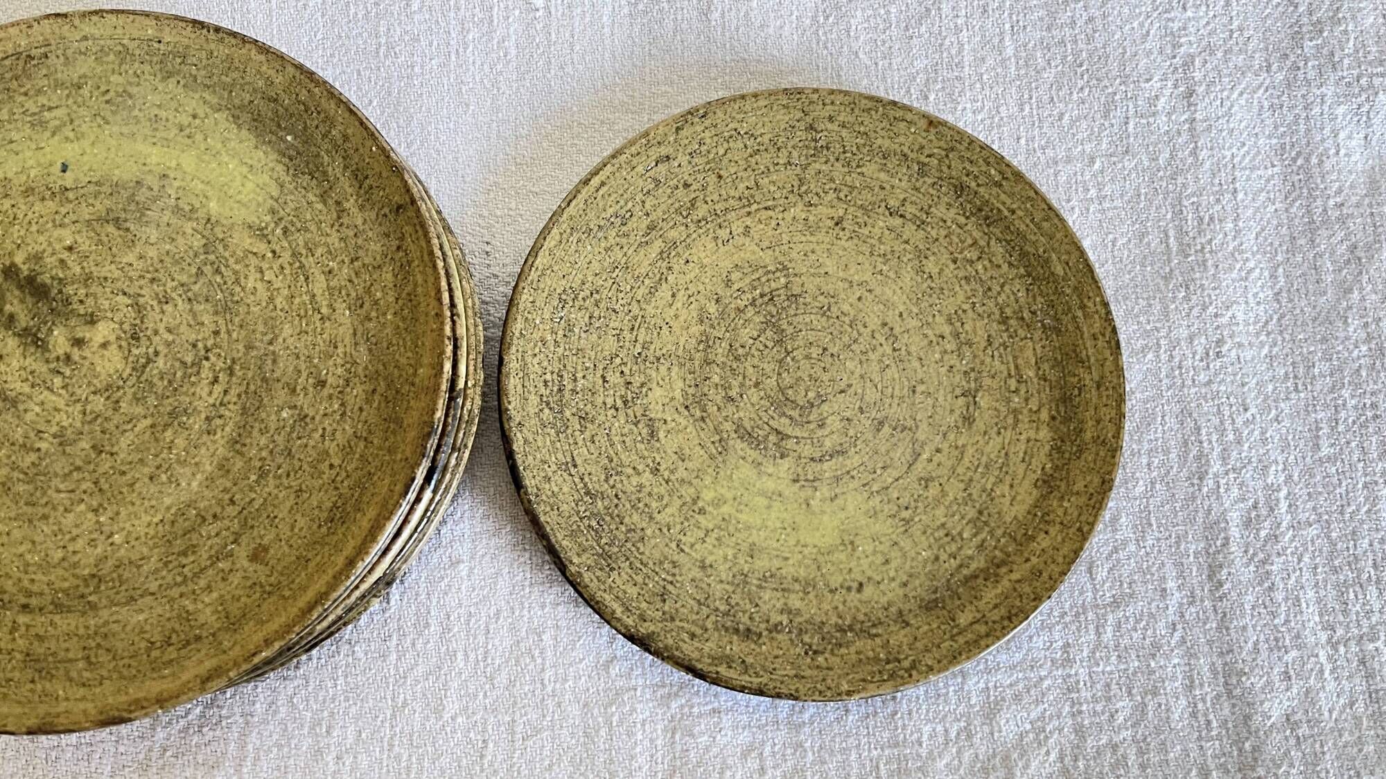 Set of 6 dessert plates in brutalist stoneware from the 1970s.