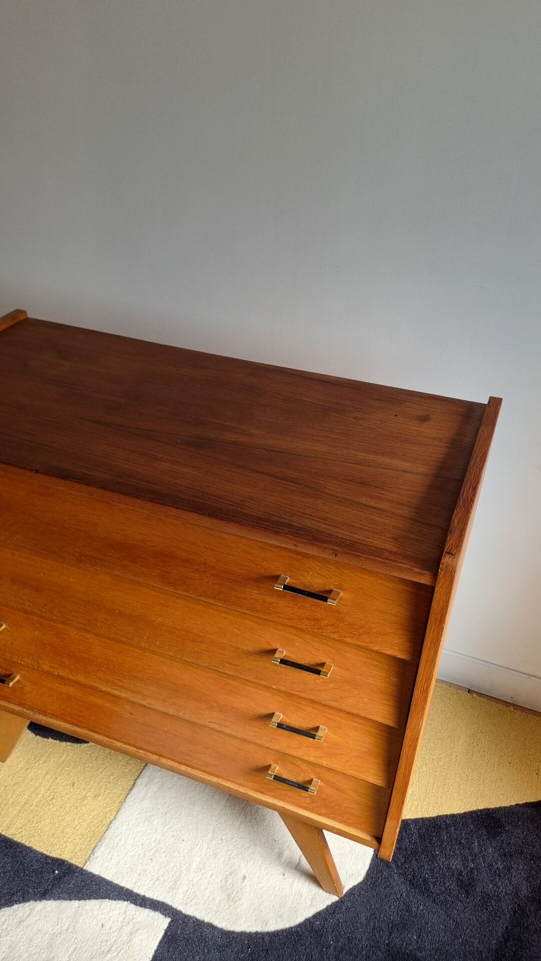 Vintage commode with tapered legs