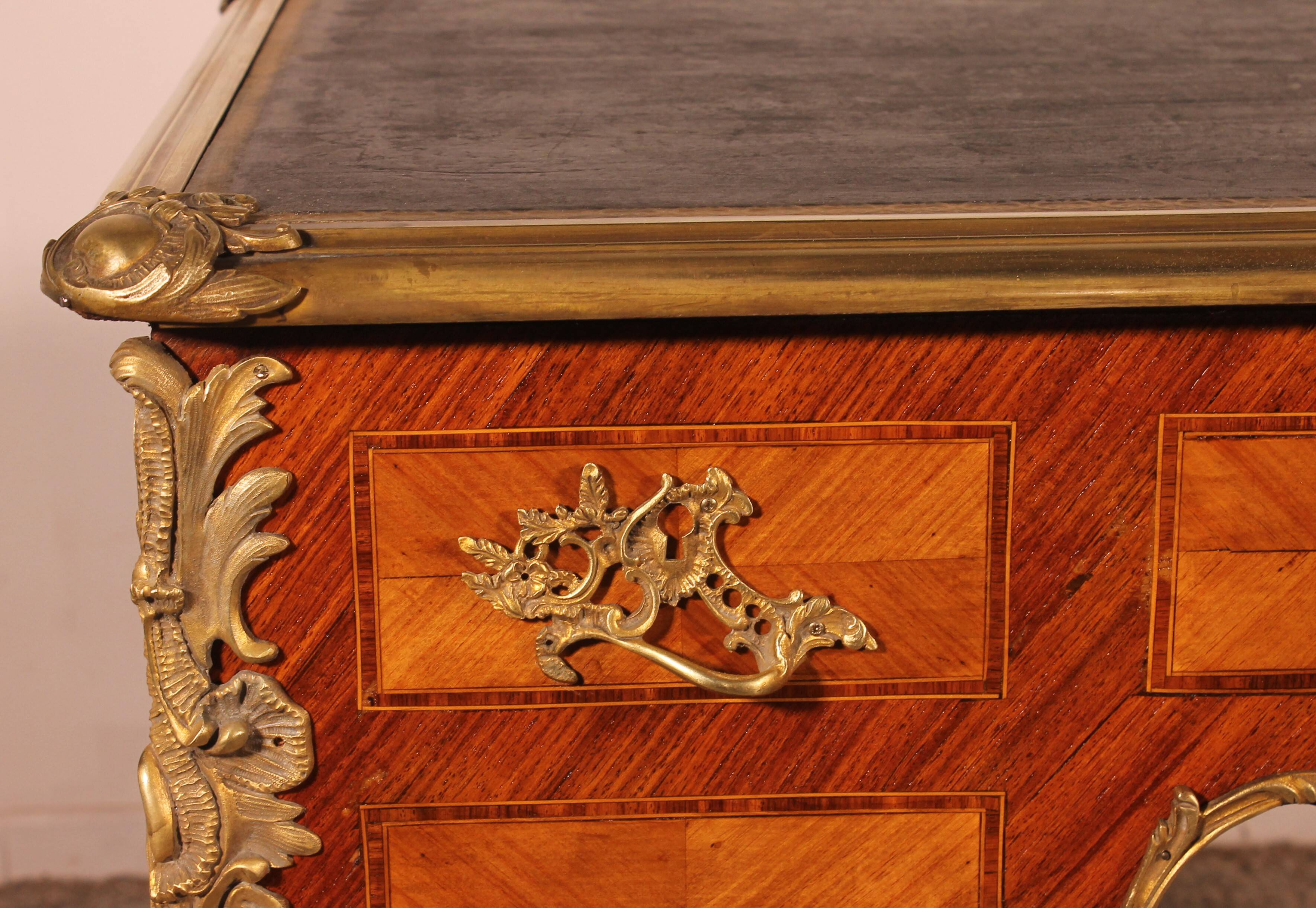 Small Double-Sided Writing Desk in Rosewood in Louis XV style from the 19th century.
