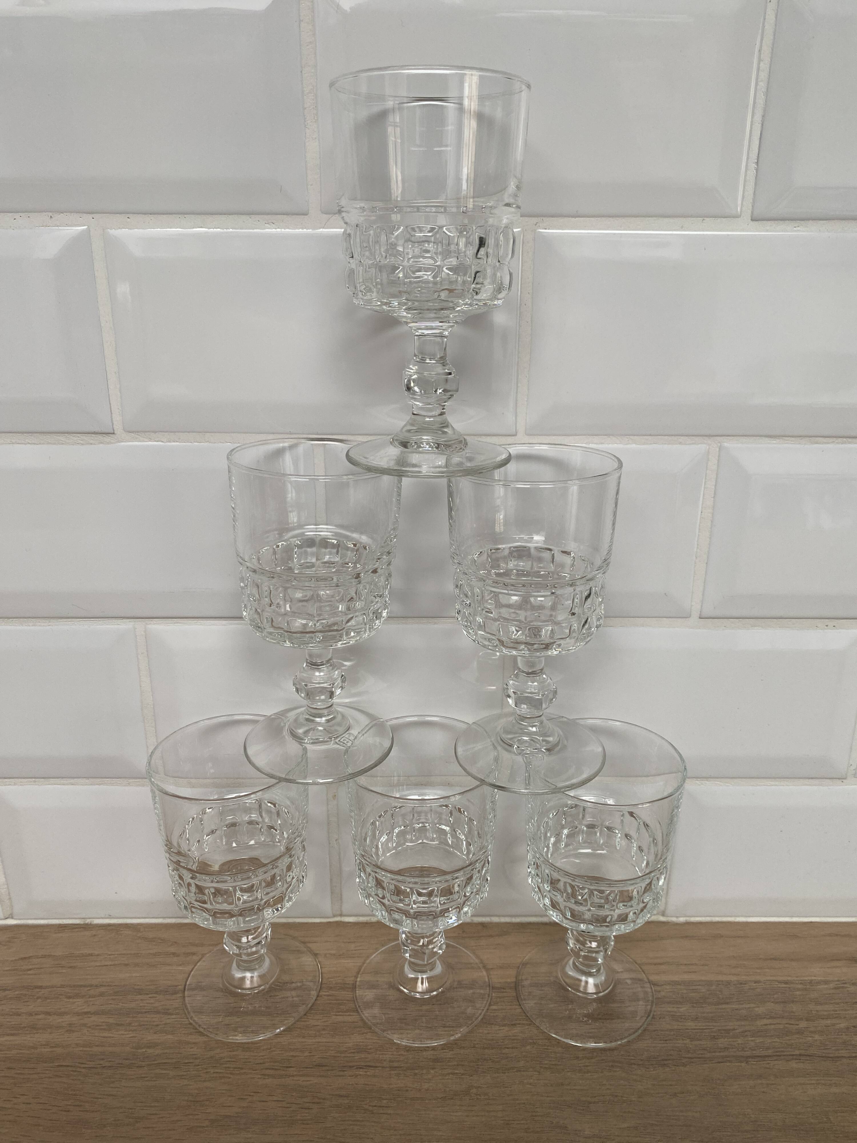 Set of 6 Luminarc Quadrille white wine glasses