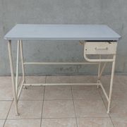 Table haute industrielle de métier métal et formica