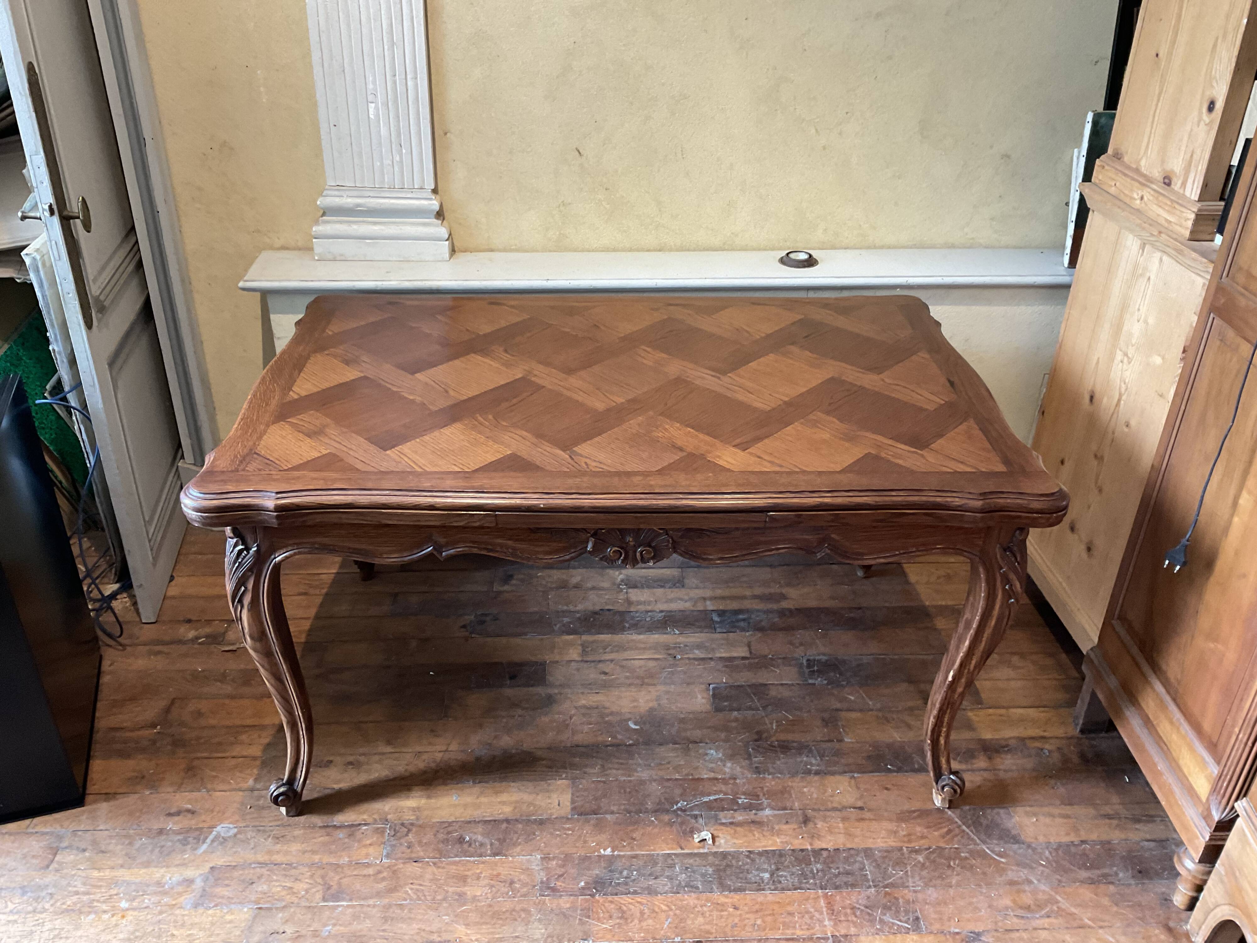 Louis XV style extendable table