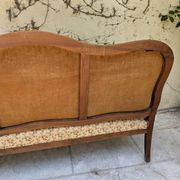 Moulded wooden bench with floral upholstery – Old-fashioned charm