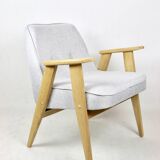 Fauteuil Modèle 366 Bouclé Beige par Józef Chierowski, 1970s