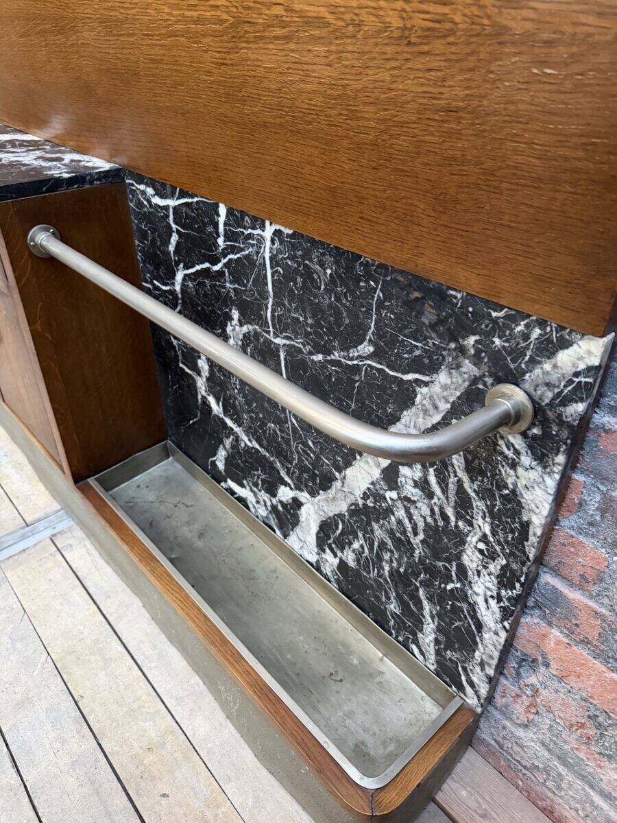 Large Art Deco entrance cloakroom