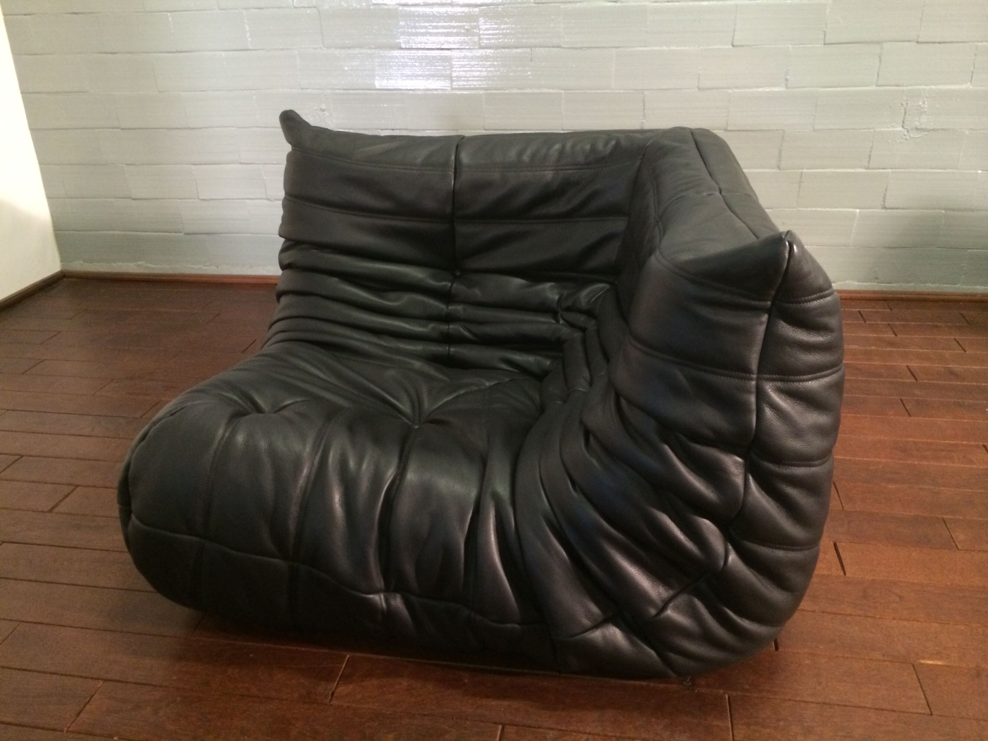 Togo corner chair model designed by Michel Ducaroy 1973