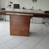 Oval dining table - brand: Ligne Roset