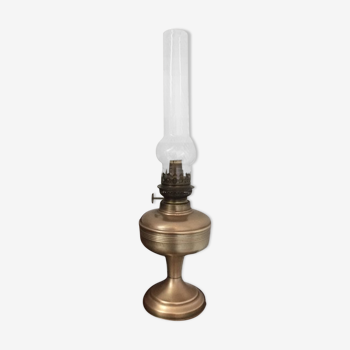 Lampe à pétrole ancienne  sur pied en cuivre rose