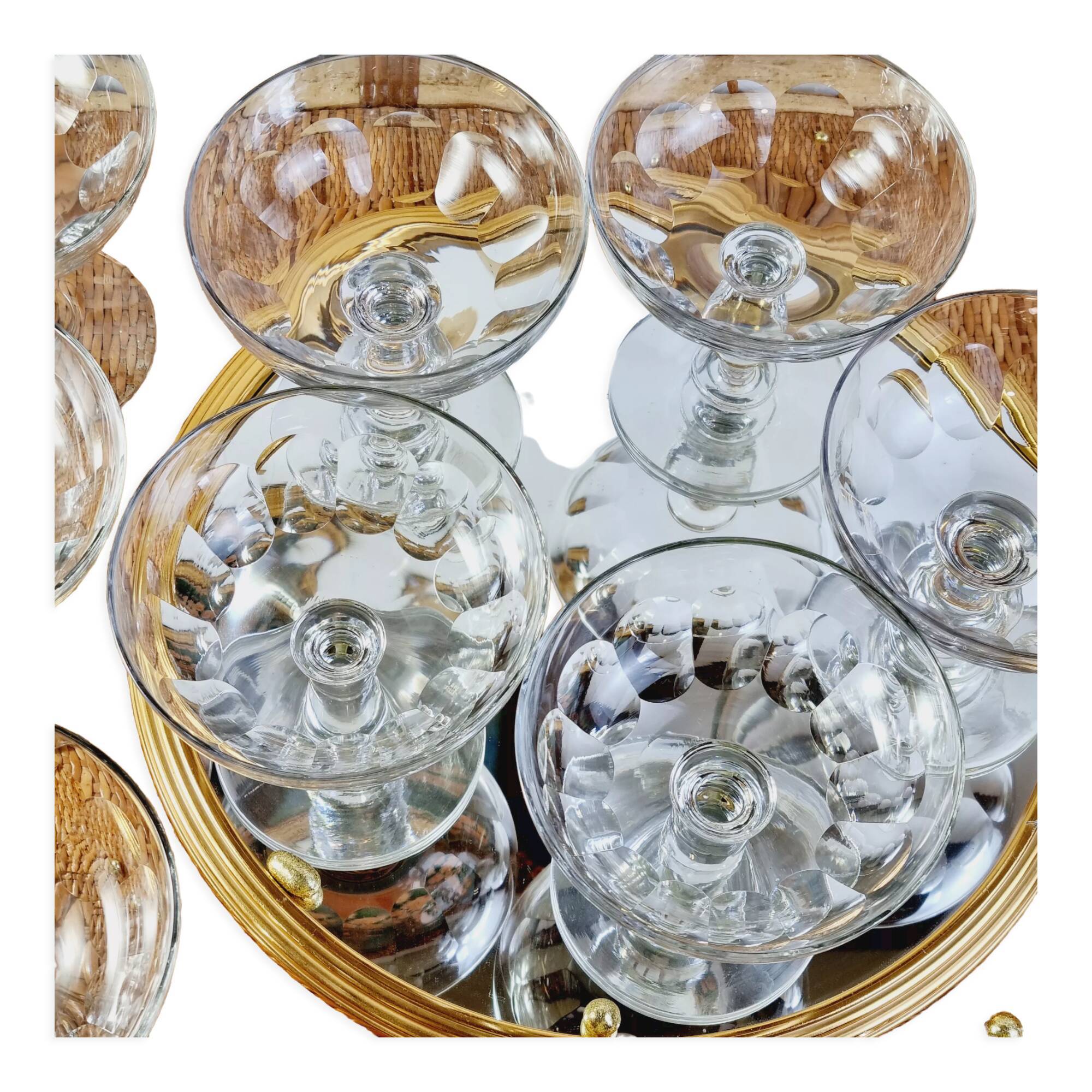 Set of 8 champagne glasses in carved blown glass