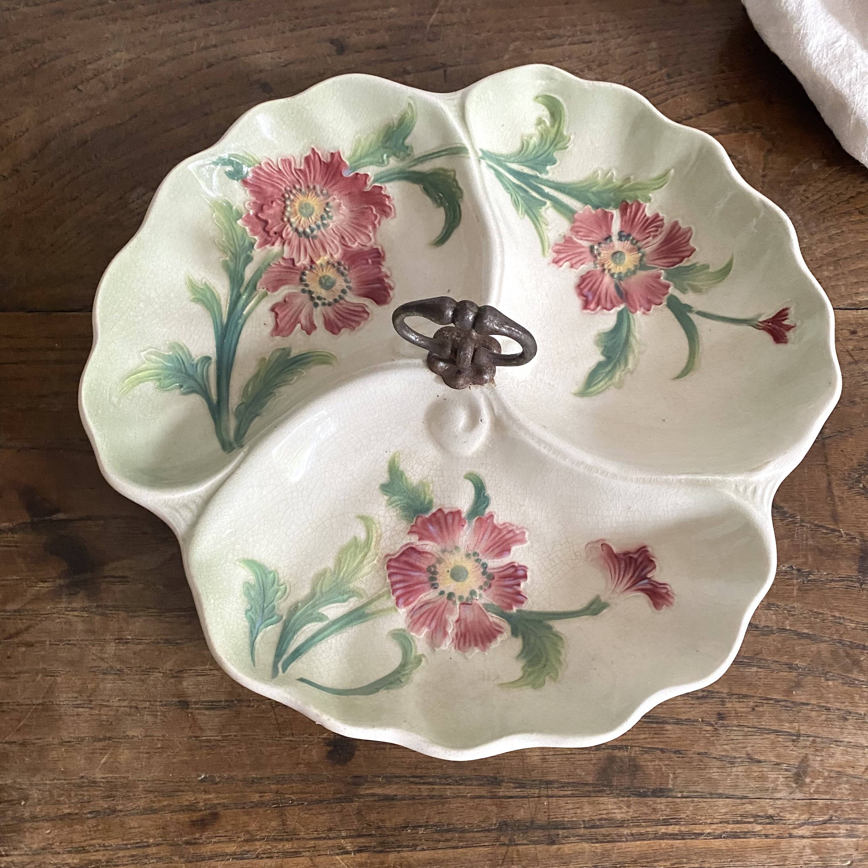 Art Nouveau slip dish with poppy decoration