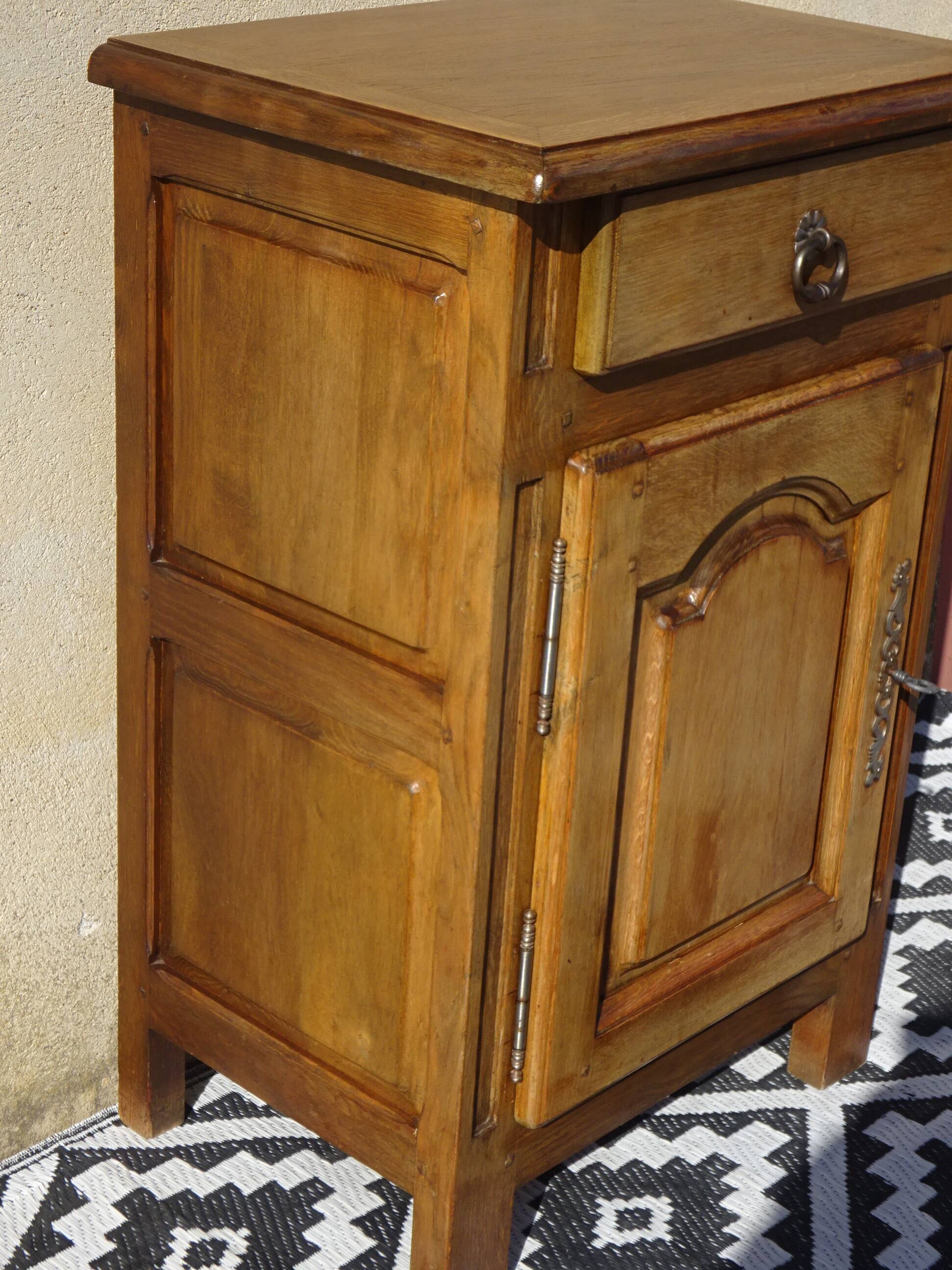 Rustic wooden confiturer