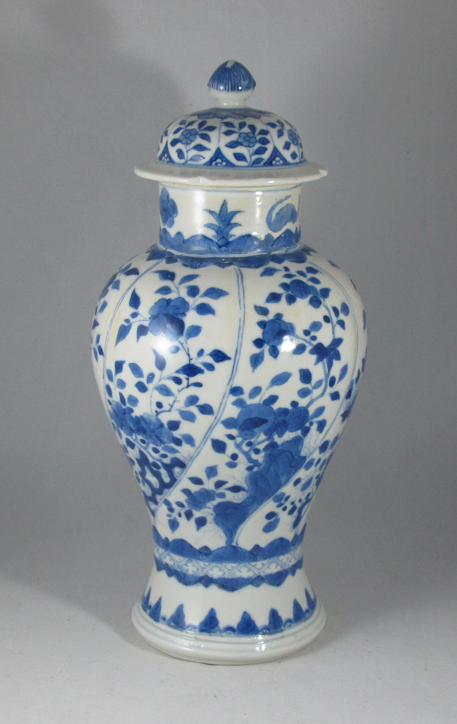 Former chinese potiche blue white