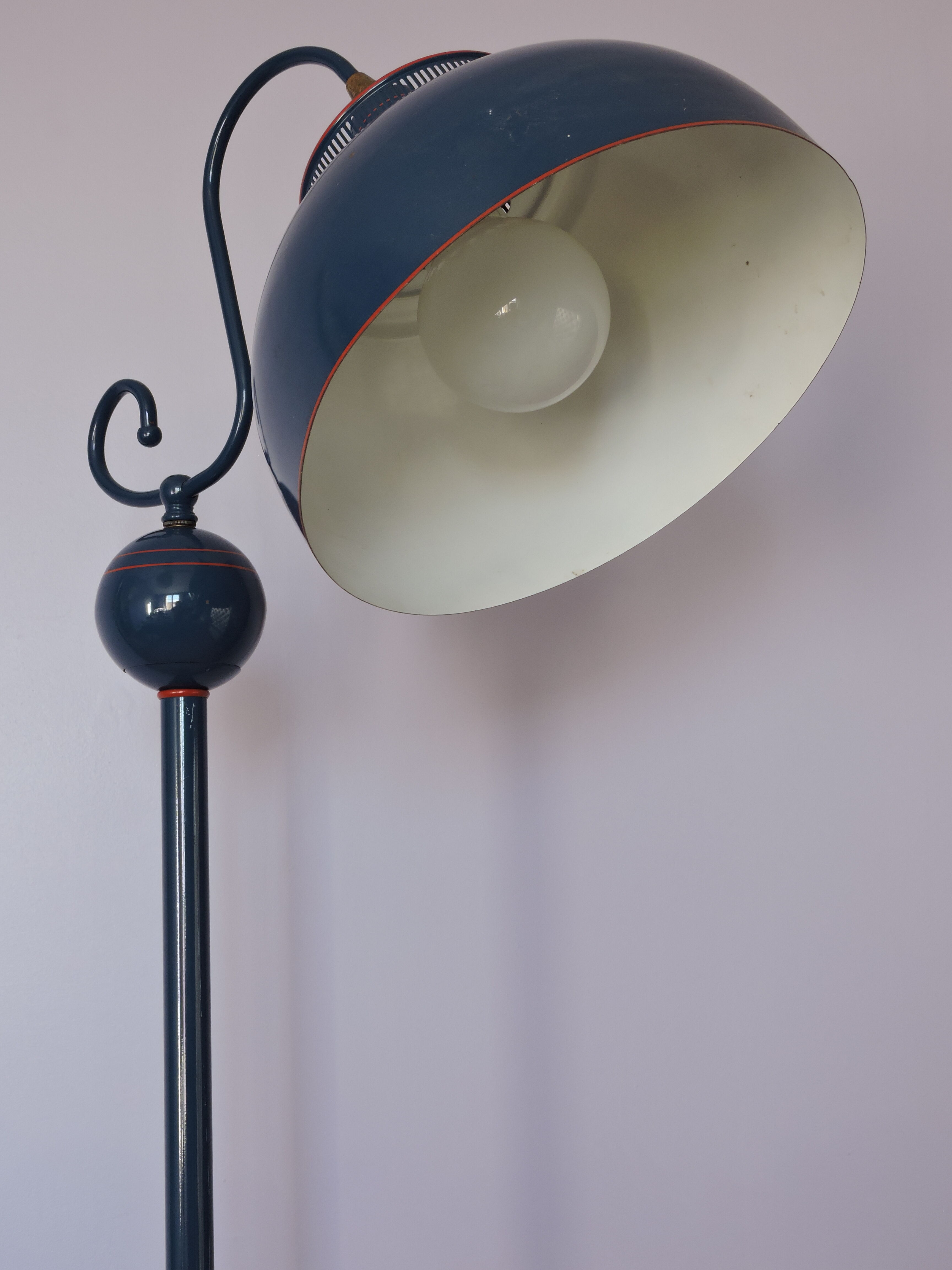 Lampe, lampadaire tôle rigitulle  années 50' underwriters laboratories