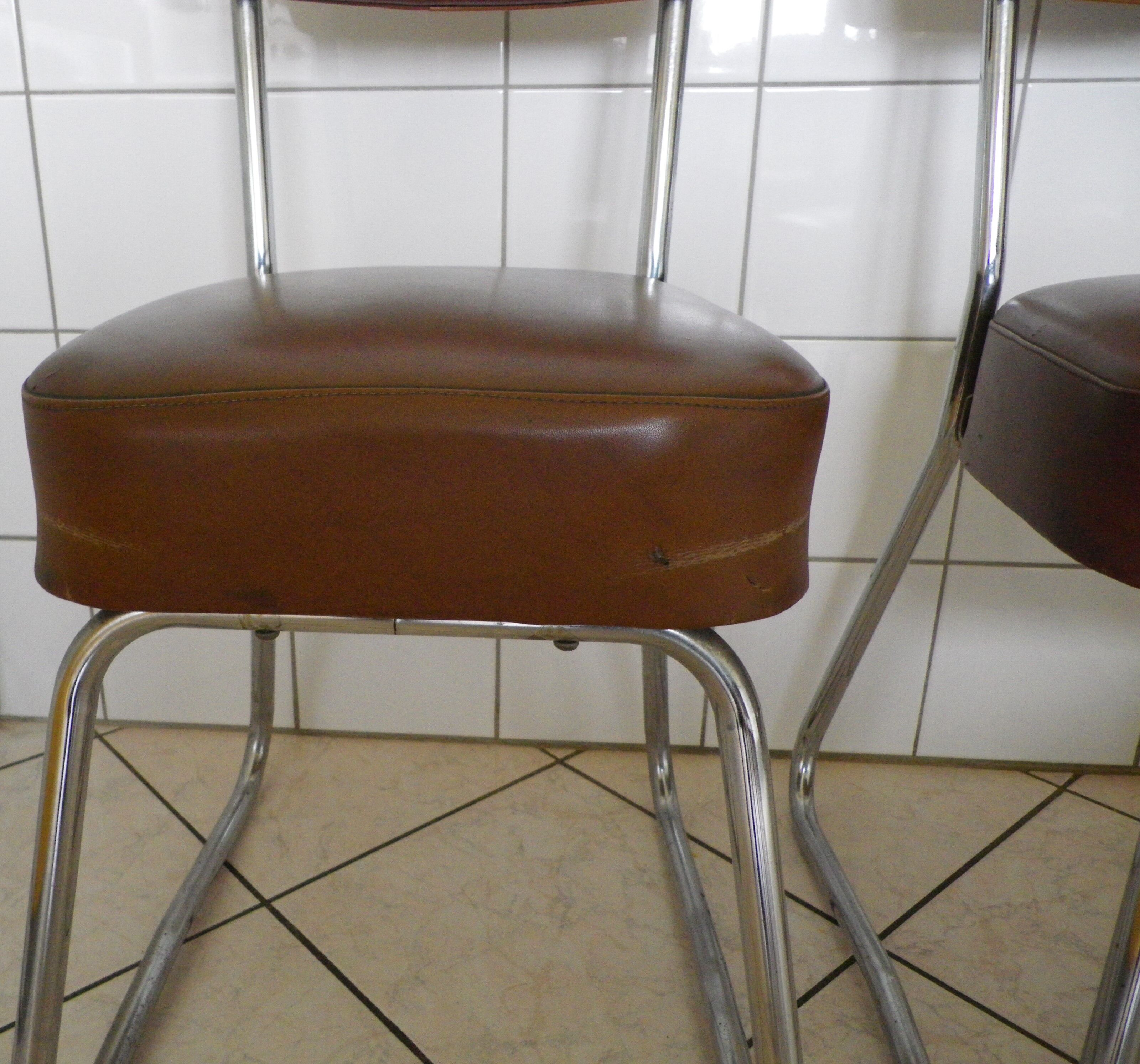 Lot of 2 chairs 60/70
